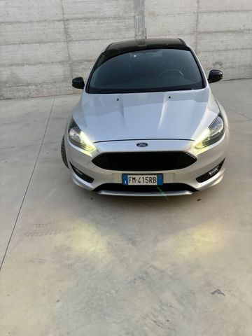 Ford Focus 1.5 TDCi 120 CV ST Line