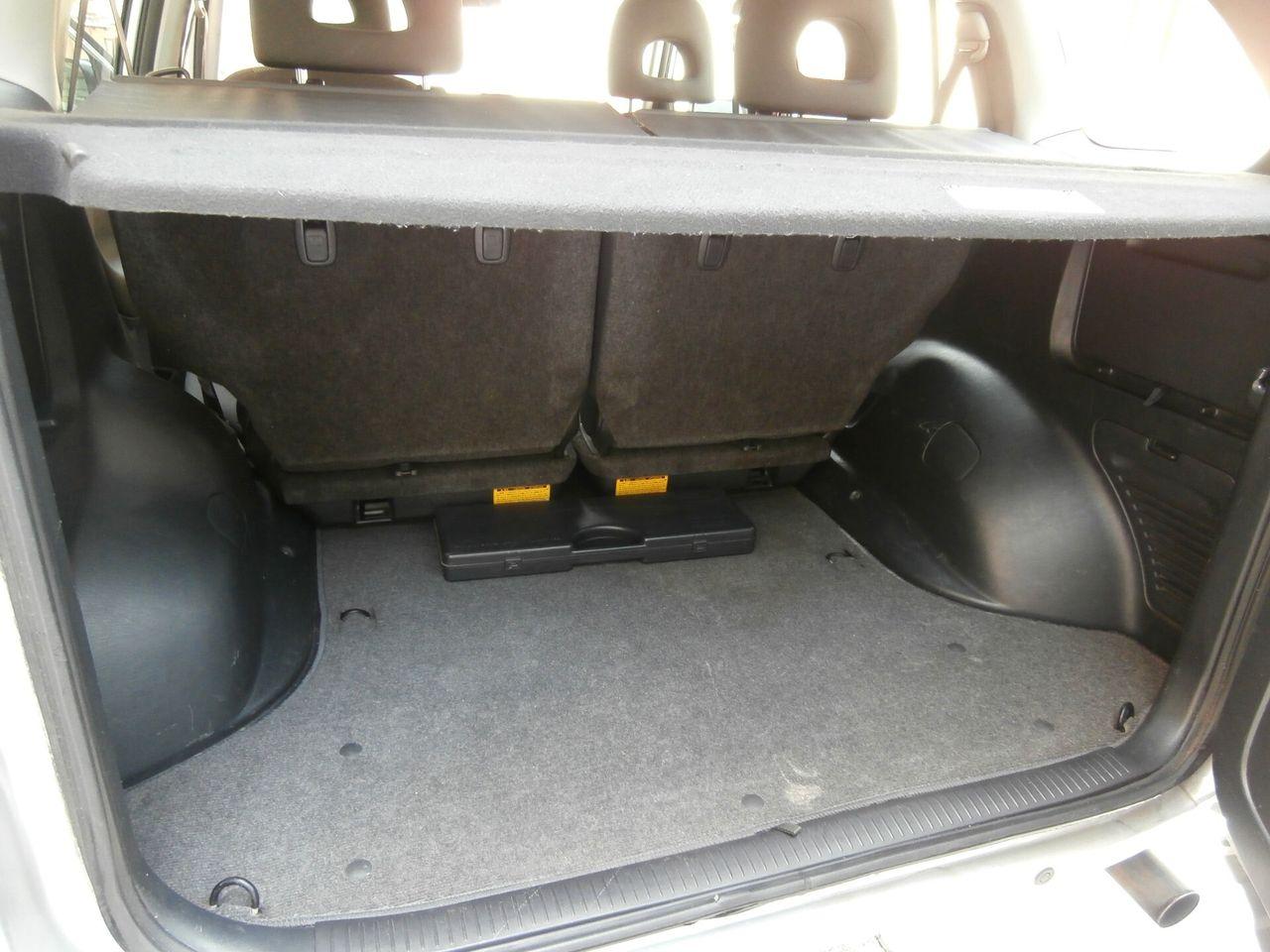 Toyota RAV4 2004 — photo 8