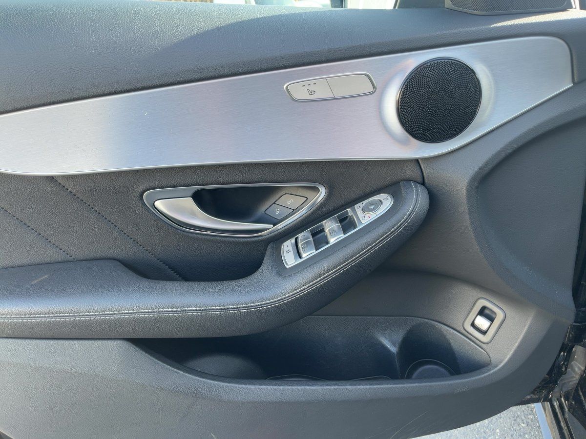 Fahrzeugabbildung Mercedes-Benz C 300 T-Modell AMG/LED/Distronic/Kamera