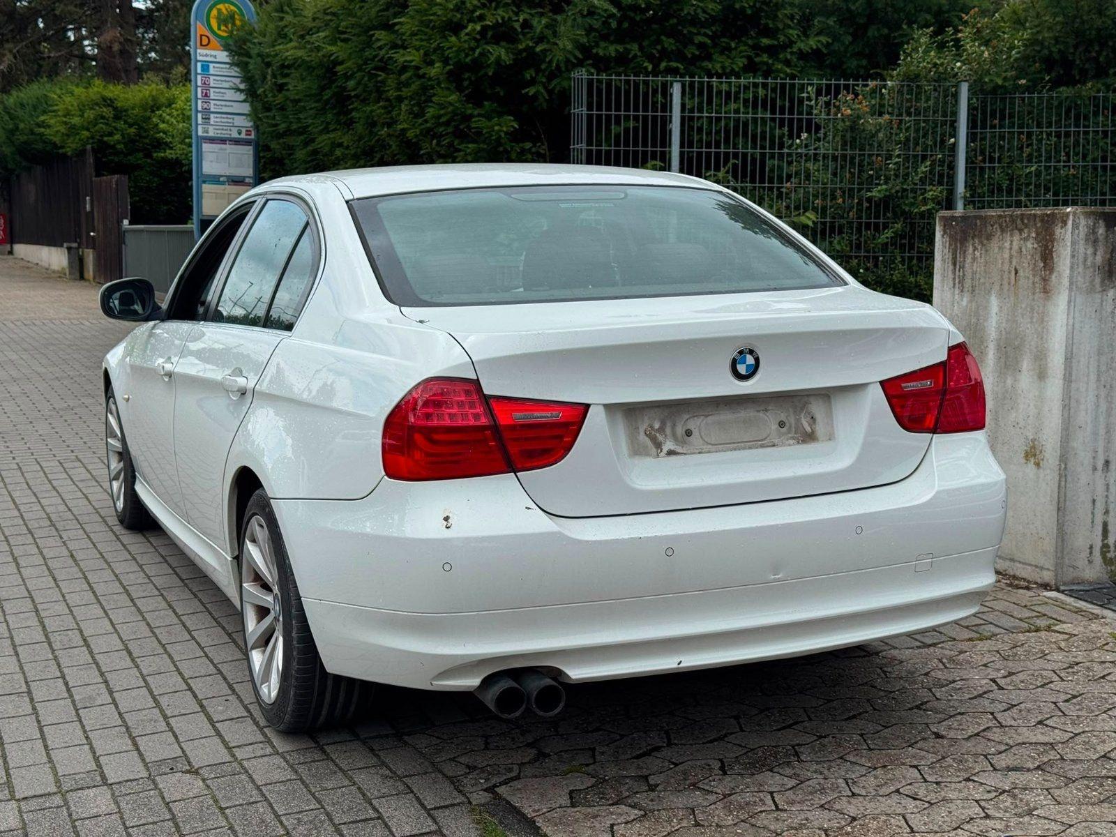 BMW 325d ConnectedDrive | 3.0 Diesel 204ch | BVM | GPS | Bluetooth | Bi-Xénon | Volant M | Clim Auto | PDC AR | Régulateur | Jantes 17"