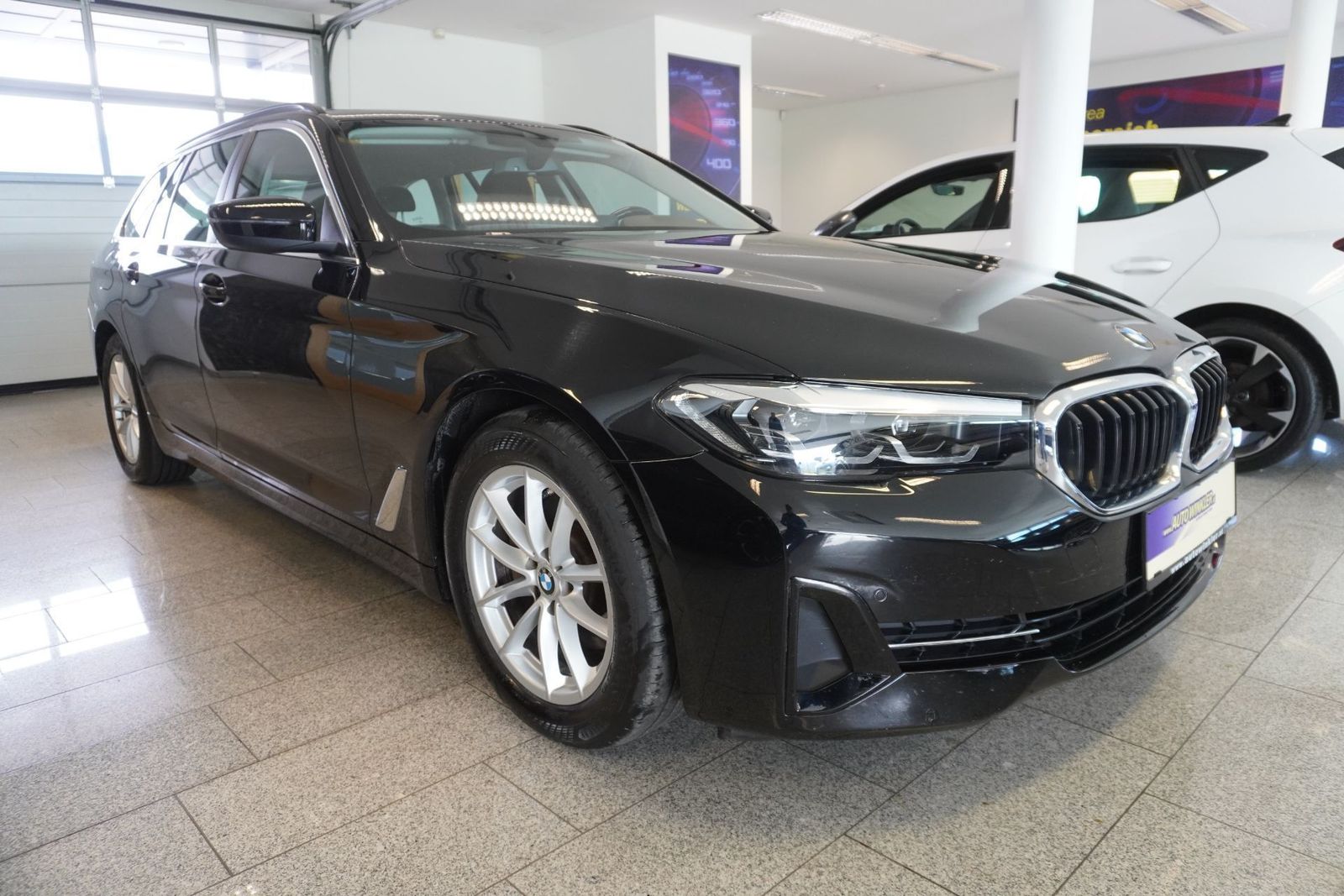 BMW 518 d Touring Aut./LED/Nav. Prof. imagem 3