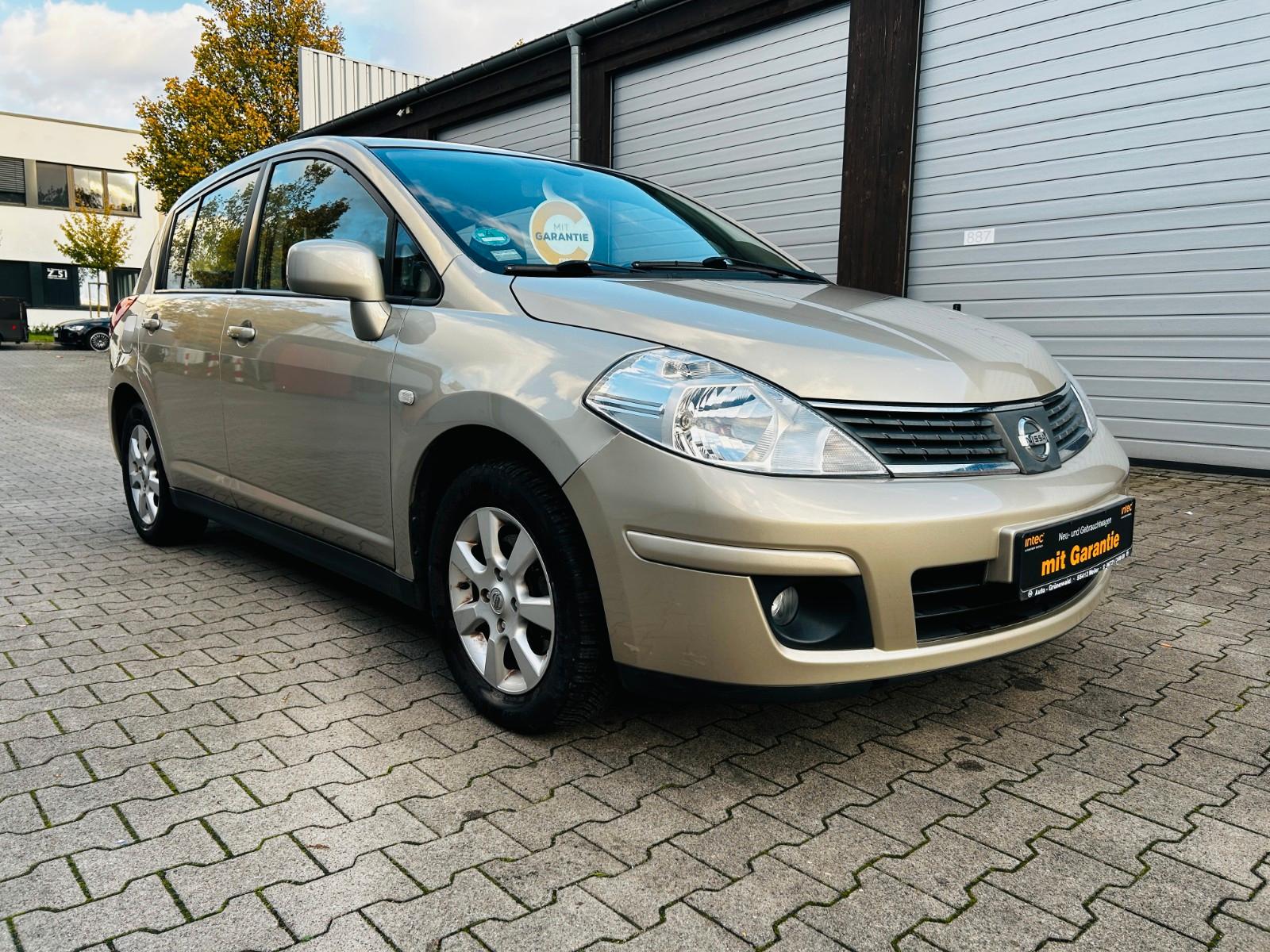 Nissan Tiida 2009 — rear view