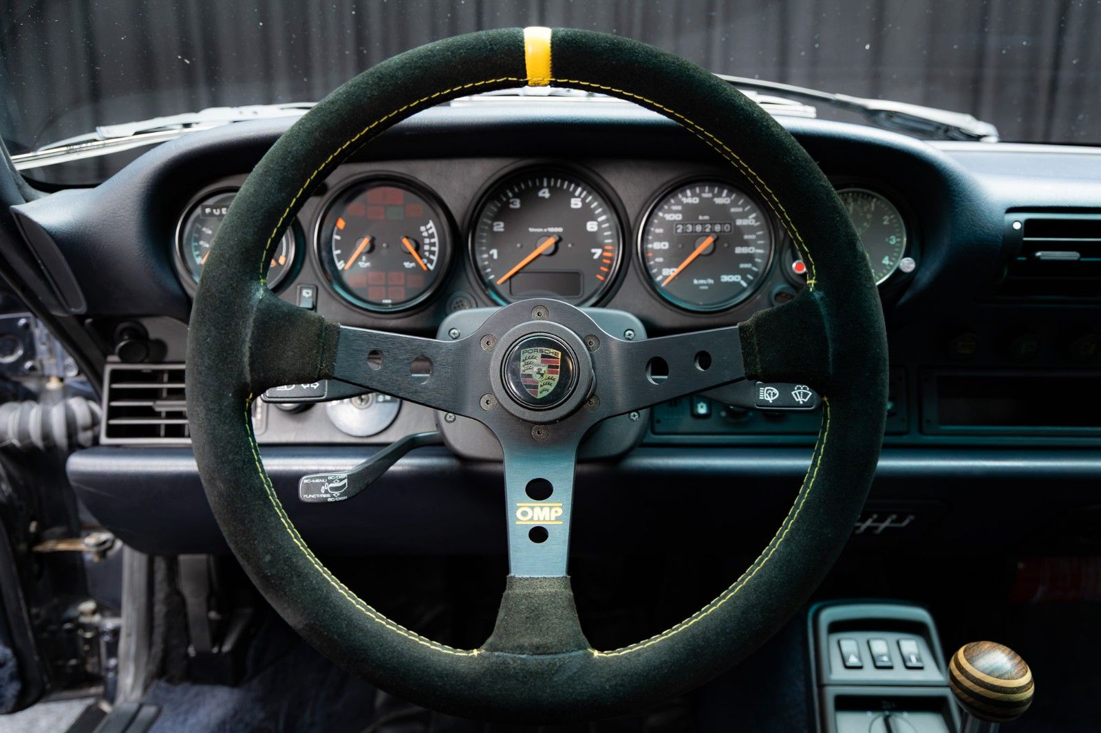 Fahrzeugabbildung Porsche 964 Carrera 2 Coupé + Schalter + H-Kennz.