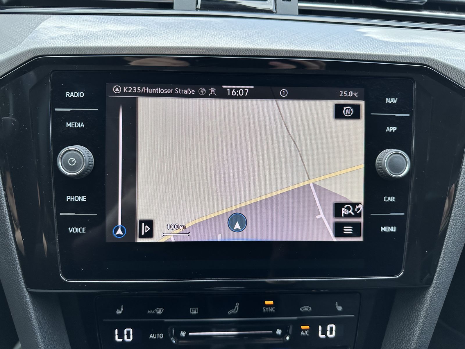 Fahrzeugabbildung Volkswagen Passat Variant 2.0 TDI Business NAV+LED+ACC+PANO
