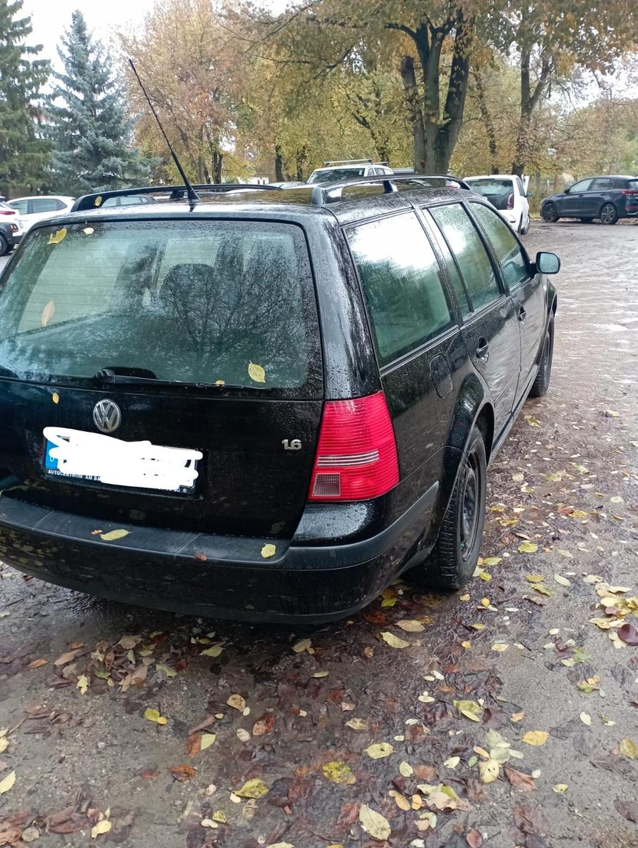 Volkswagen Golf 2004 — rear view