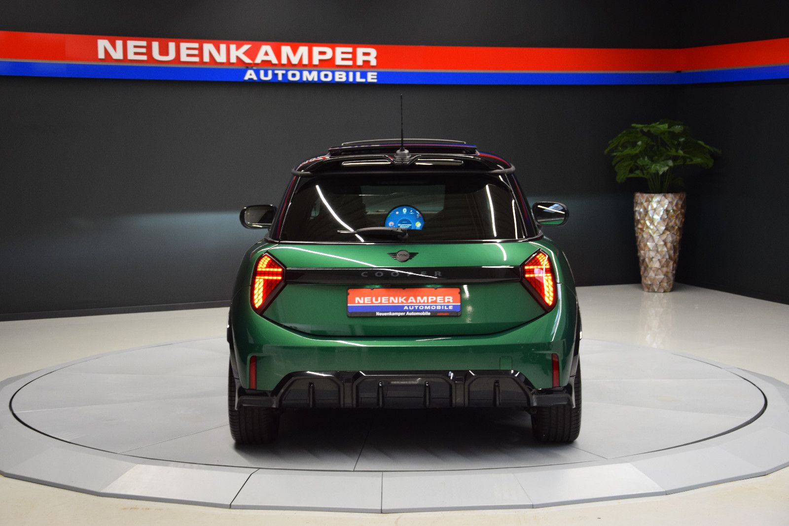 Fahrzeugabbildung MINI Cooper C JCW Trim Paket-XL Pano H&k 360° HuD