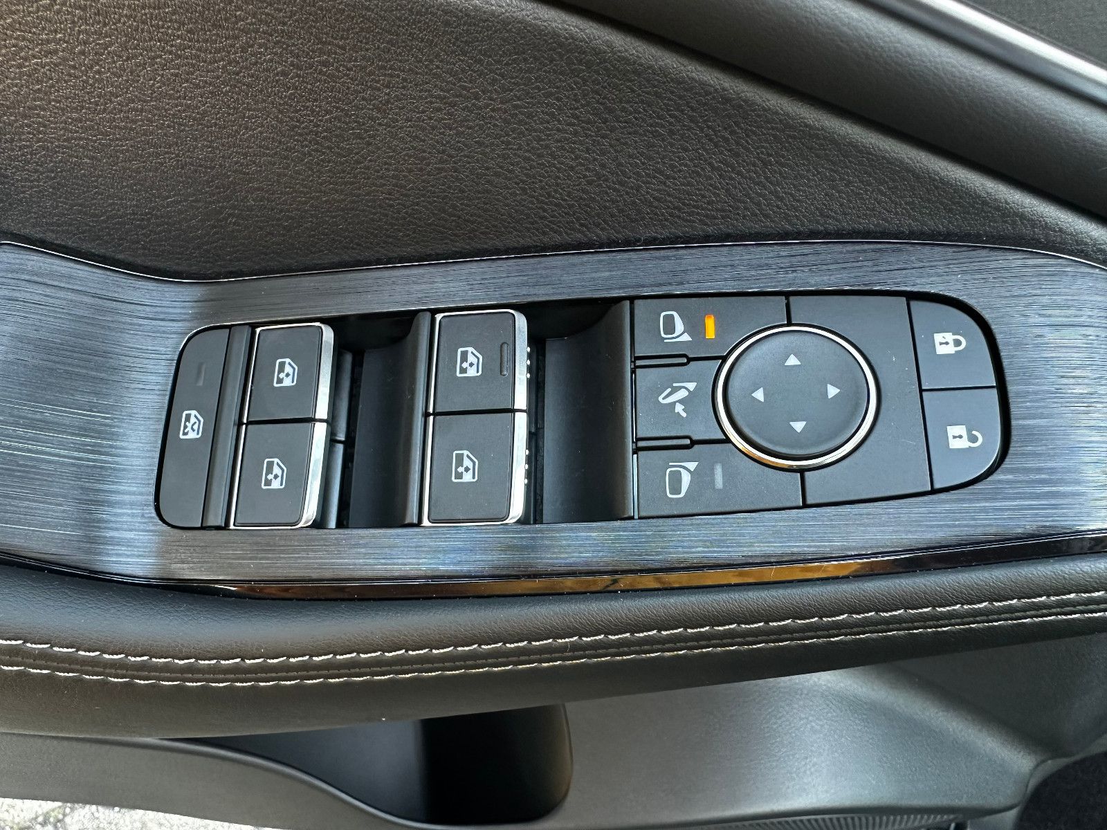 Fahrzeugabbildung Nissan X-Trail Tekna 1,5 VC-T CVT  2WD   ACC
