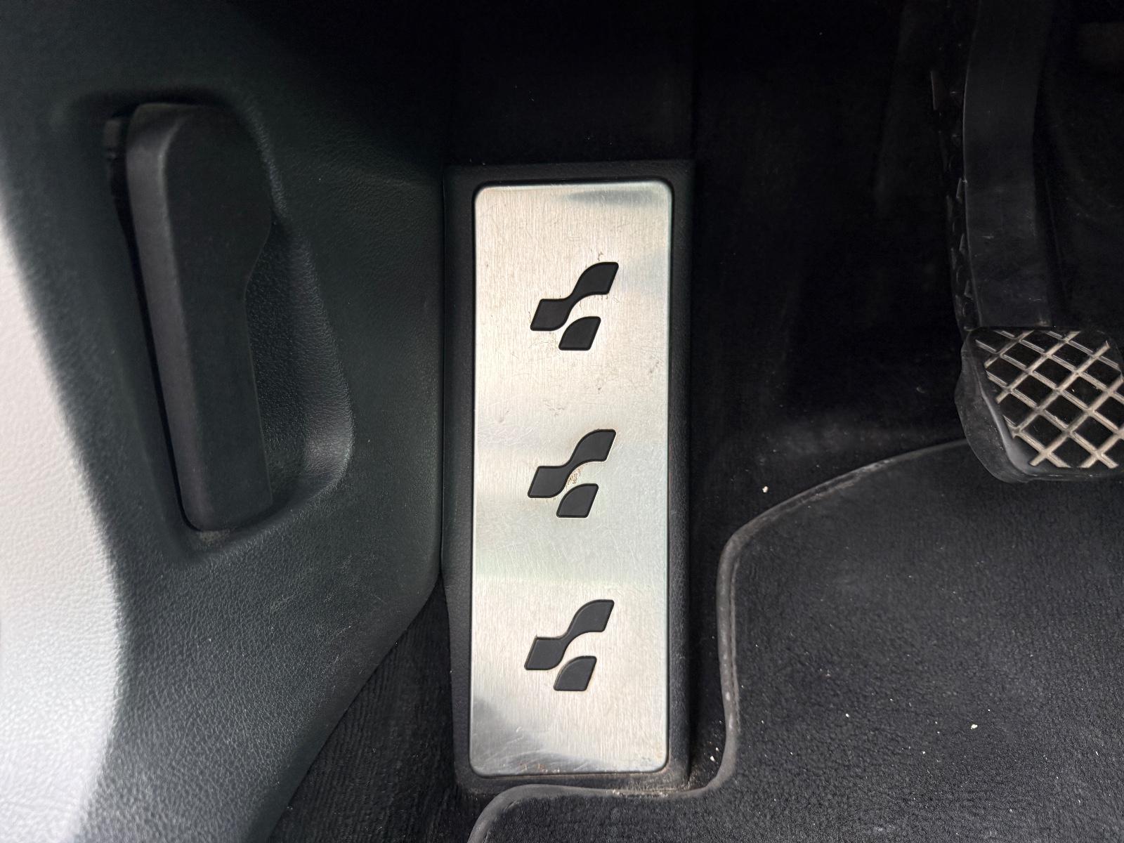 Volkswagen Passat 2009 — photo 14