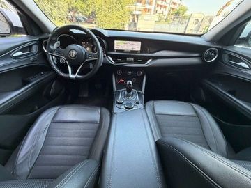 Alfa-Romeo Stelvio - 9