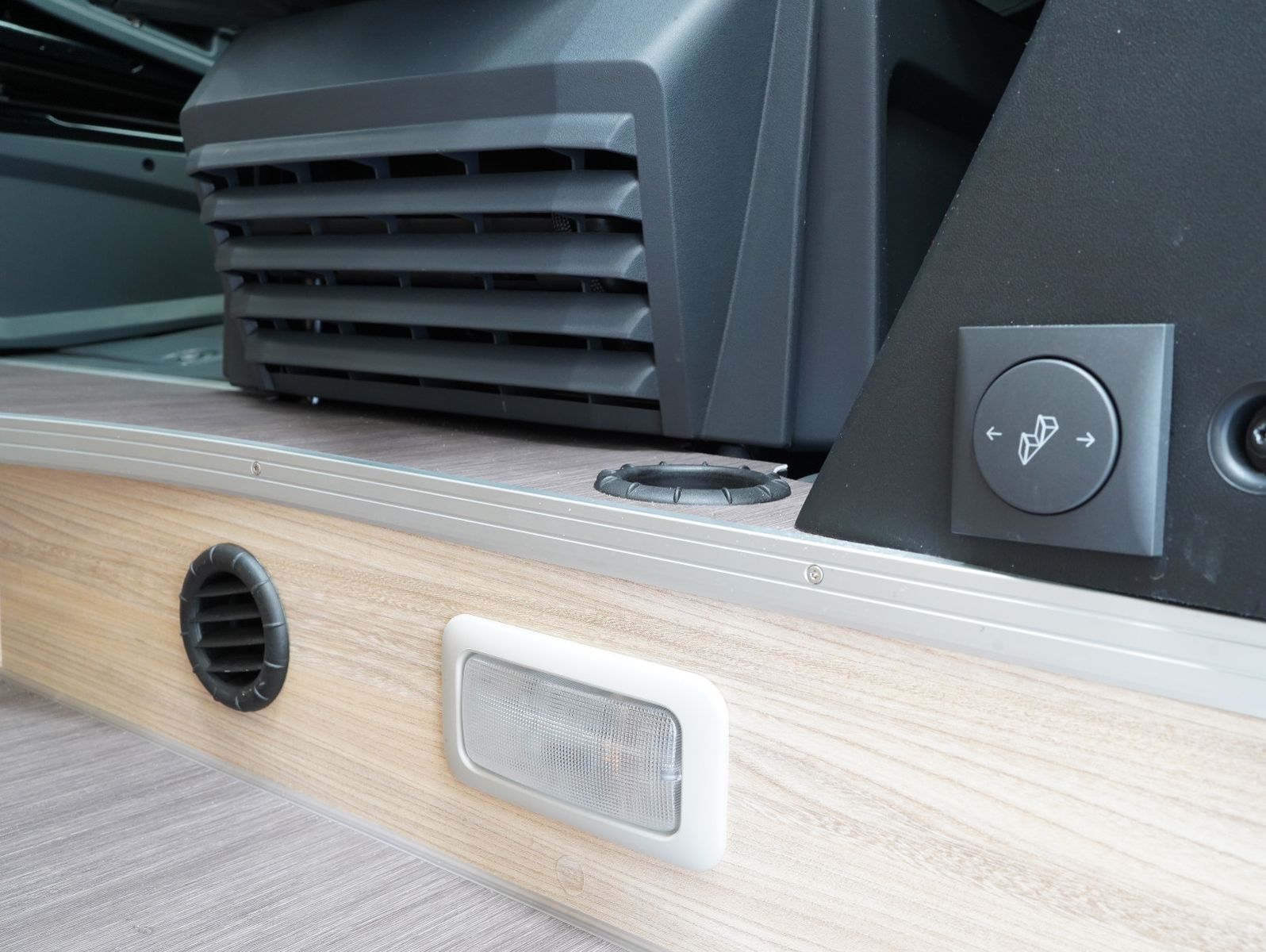 Fahrzeugabbildung Knaus BOXLIFE PRO / 540 ROAD Aufstelldach/Markise