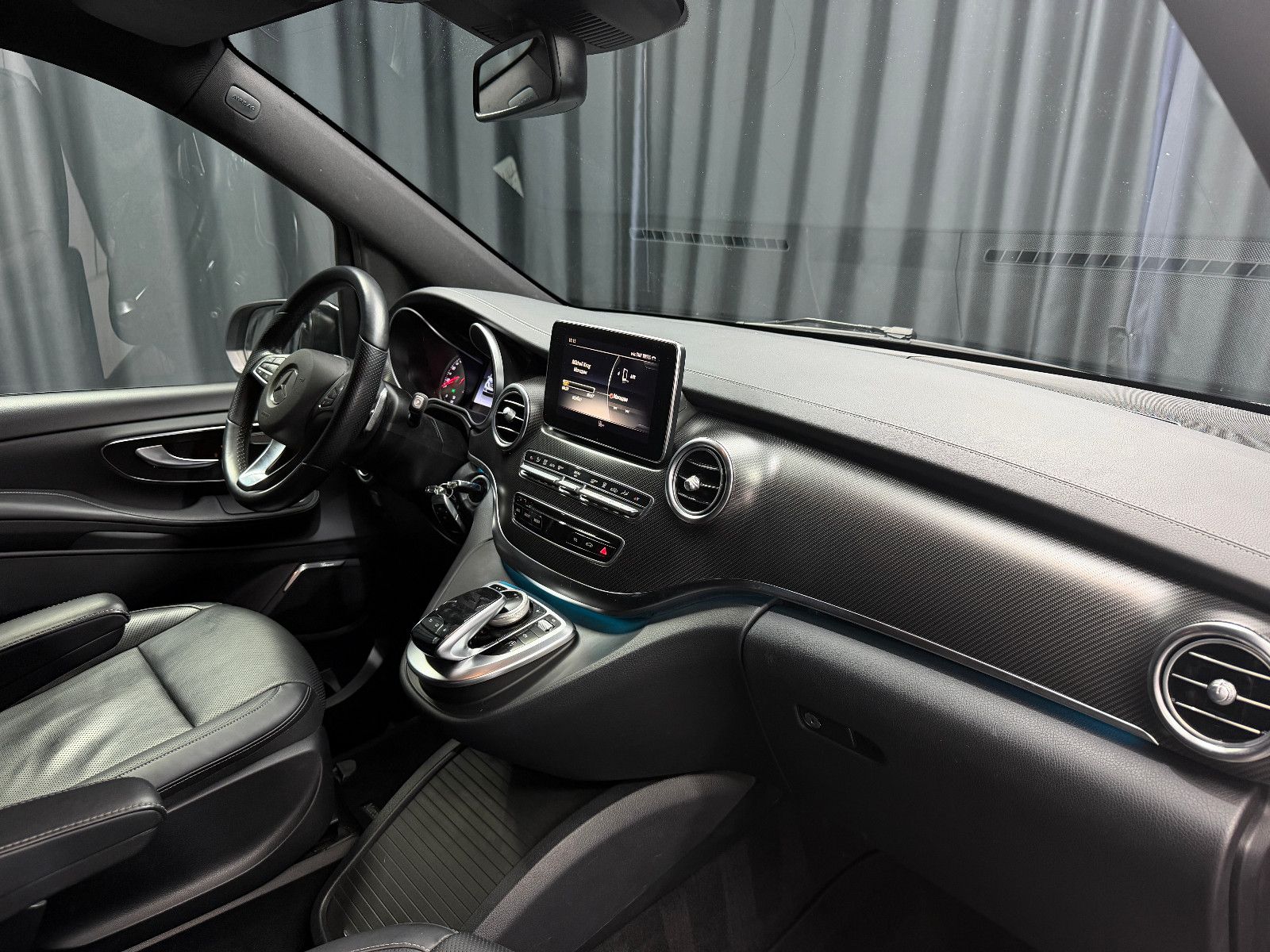 Fahrzeugabbildung Mercedes-Benz V 250d AVANTGARDE AMG EDITION lang|360°|AHK|LEDE