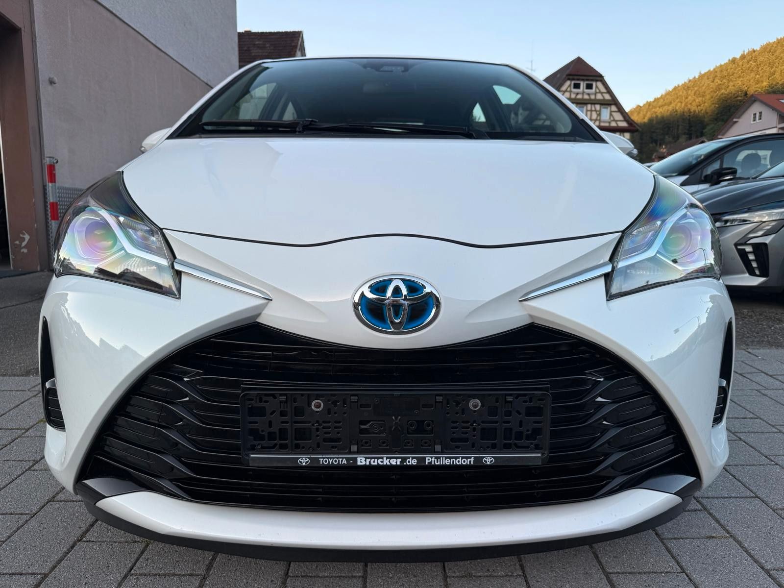 Toyota Yaris Hybrid Business Edition *Nav, Kam & Assist imagem 2