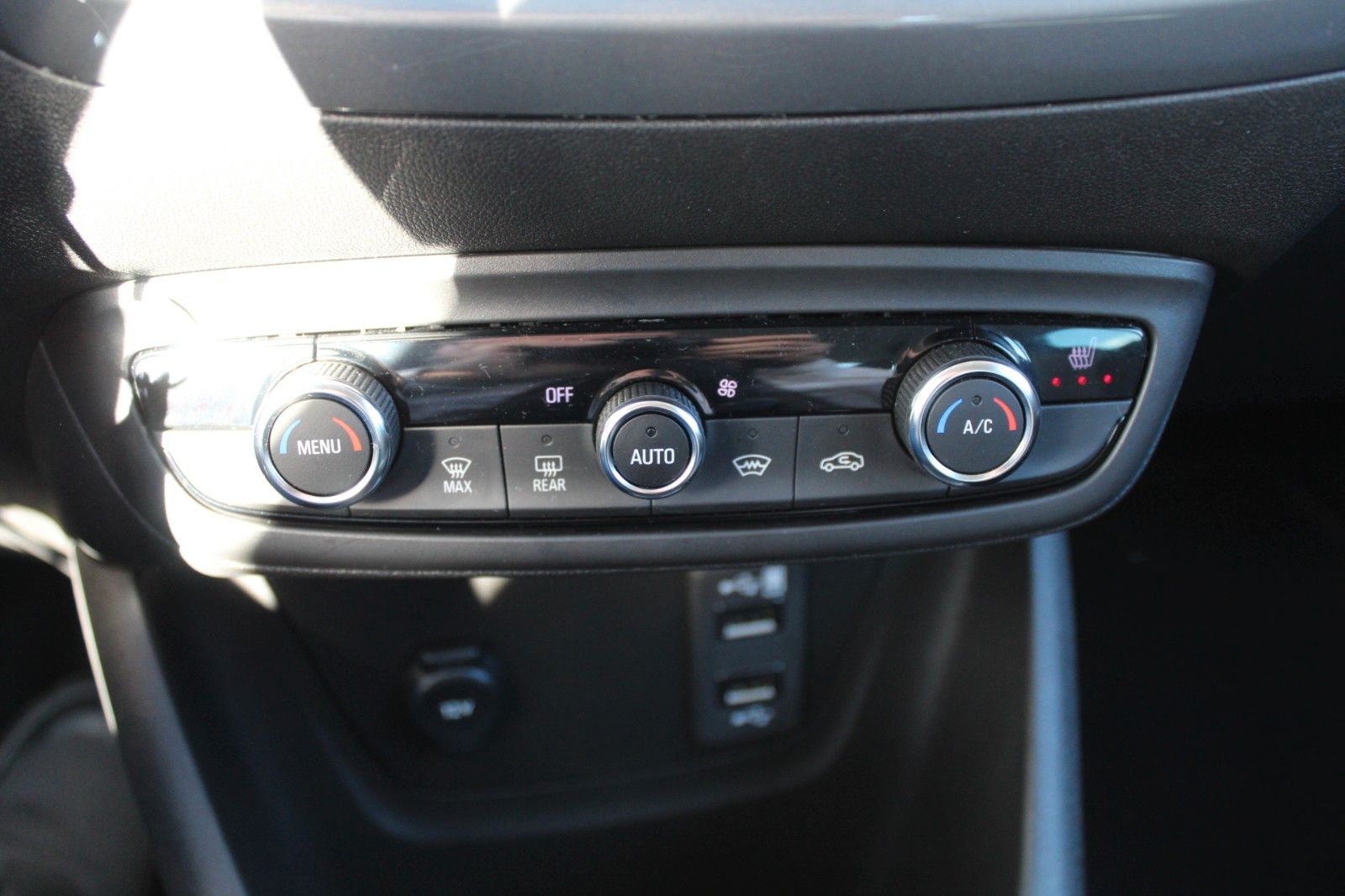 Fahrzeugabbildung Opel Crossland Elegance Allw.*Navi*Kamera*Sitzh.