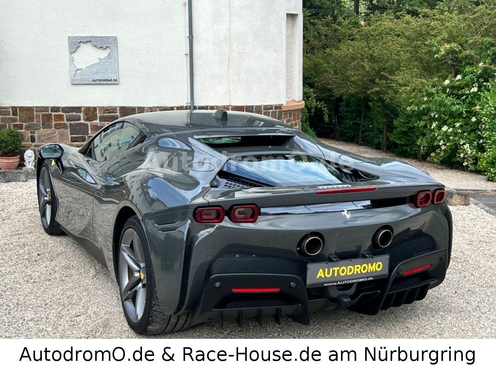 Ferrari SF90 Grigio Scuro Carbonsitze Liftsystem MwSt.