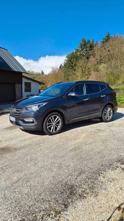 Image of Hyundai SANTA FE