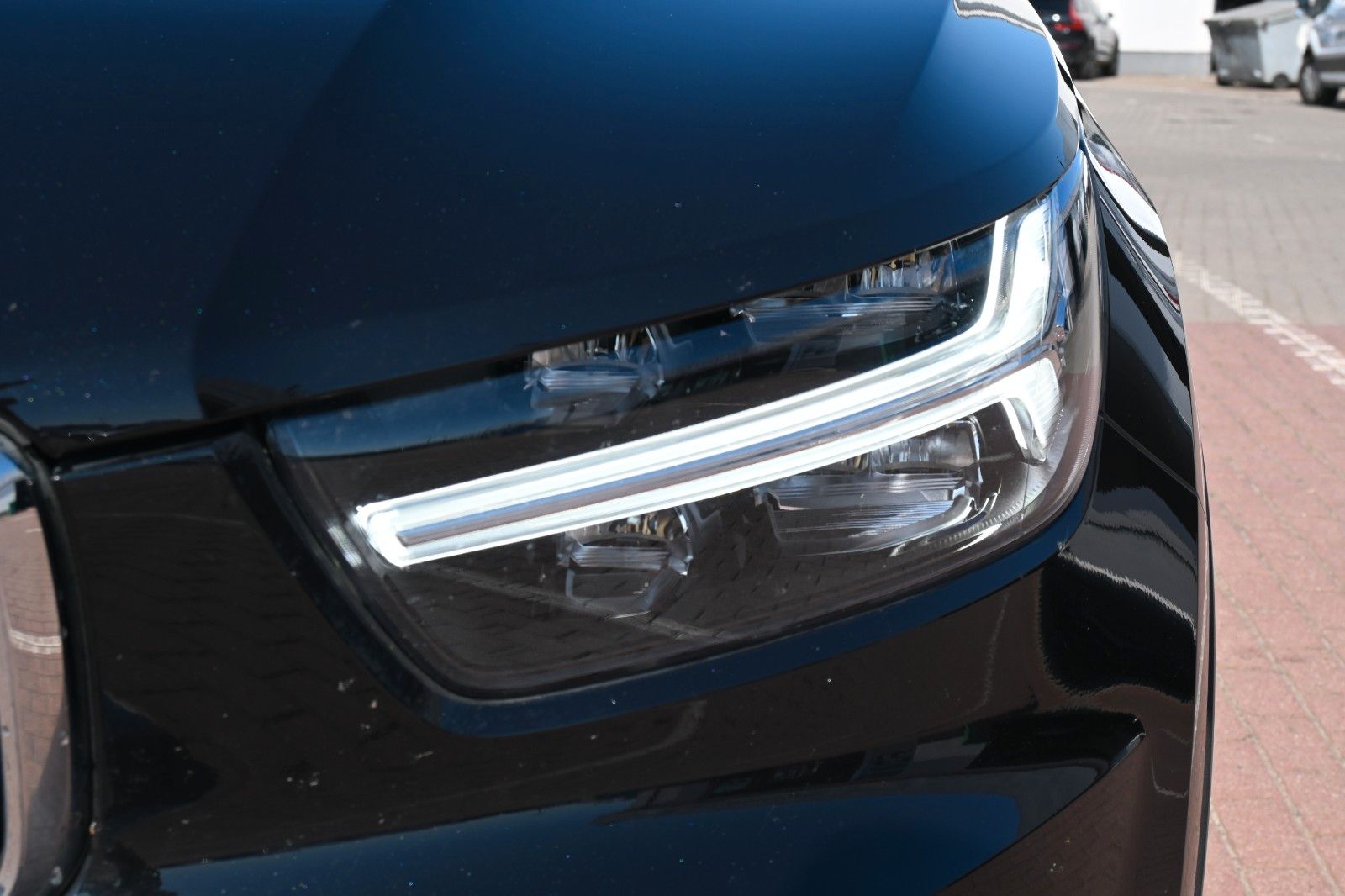 Fahrzeugabbildung Volvo XC40 D3 AWD Autom. Momentum*RFK*FSHZG*BLIS*AHK