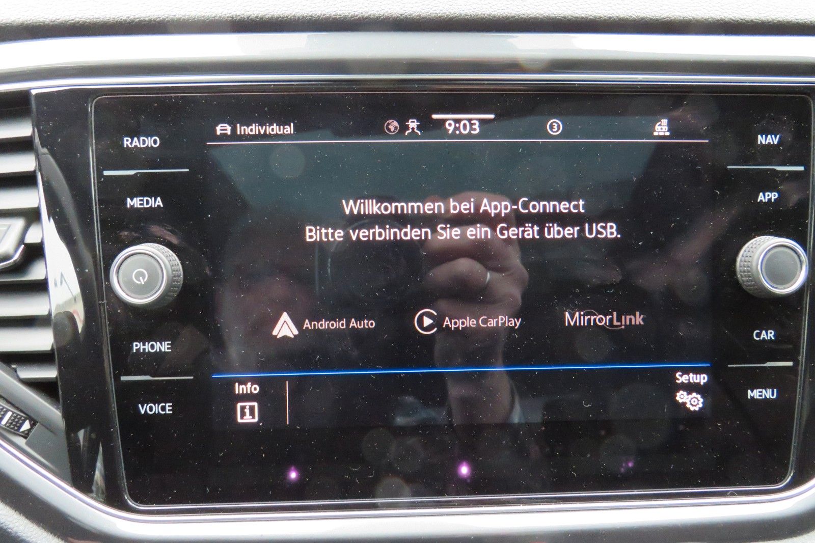 Fahrzeugabbildung Volkswagen T-Roc Sport R-LINE PANO 18`LED NAVI APP 1.HD