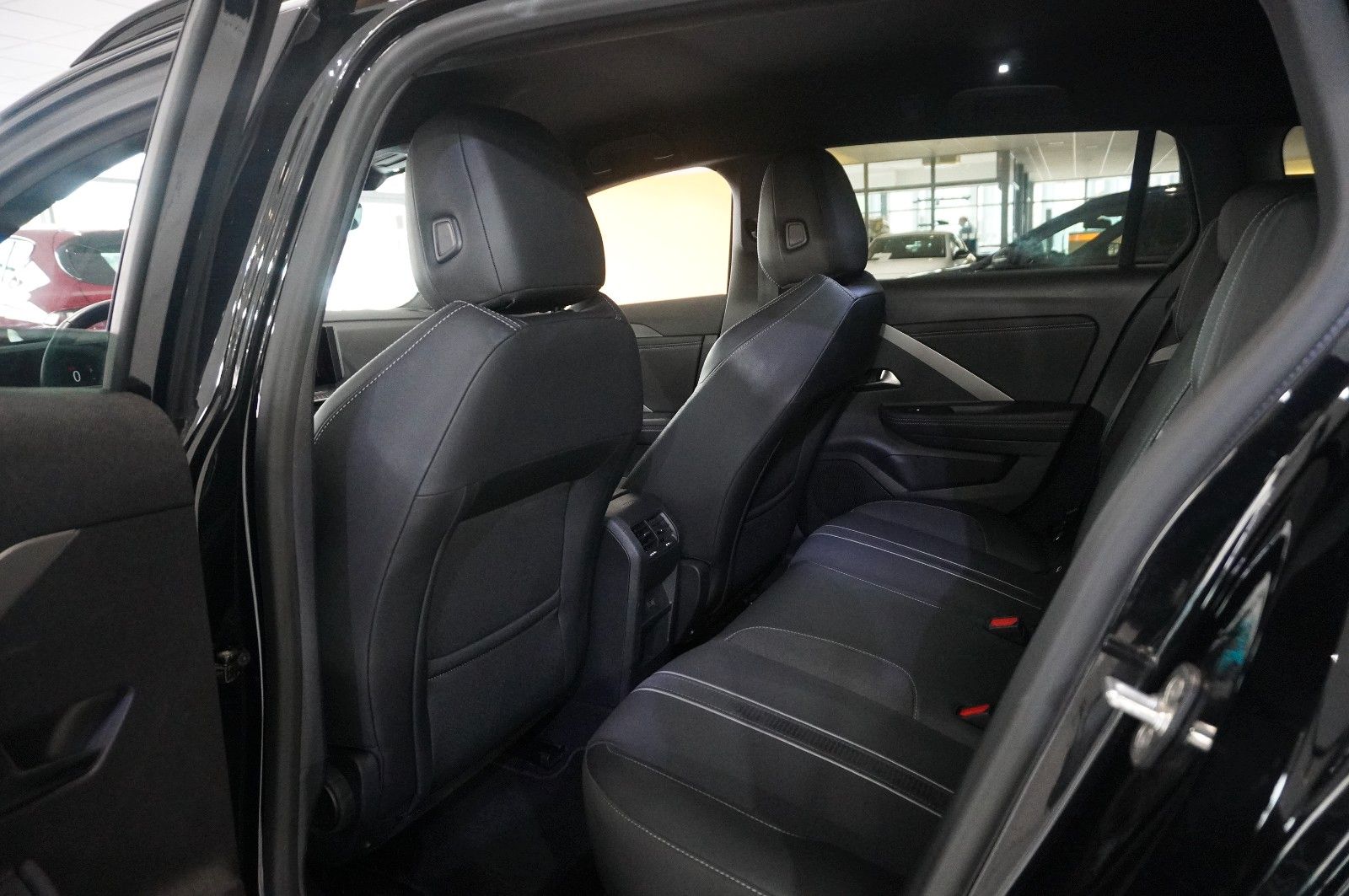 Fahrzeugabbildung Opel Astra ST 1.2T GS LINE NAVI/LED/360°/SH/SPORT/DAB