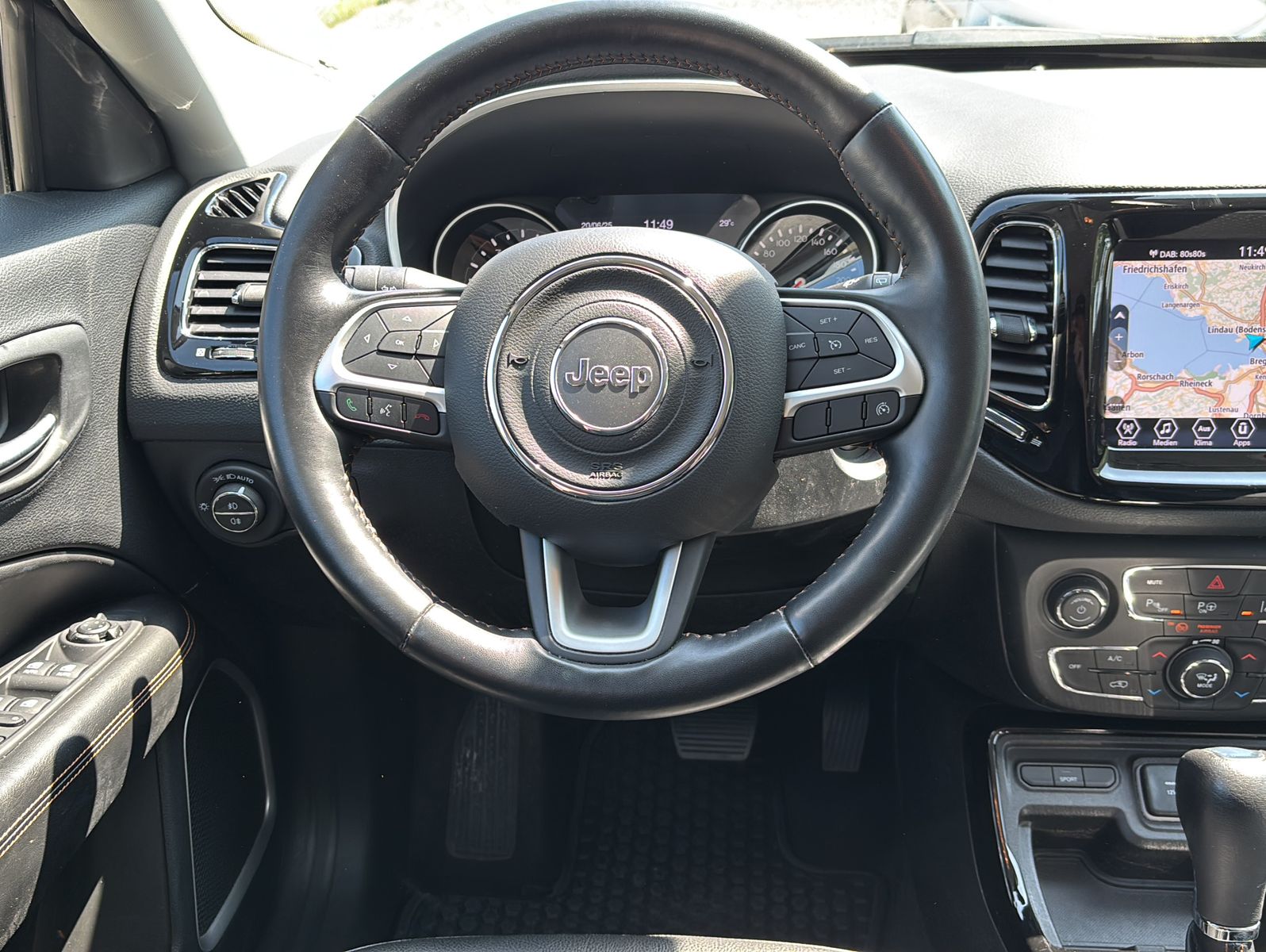 Fahrzeugabbildung Jeep Compass 1.3 T-GDI I4 LIMITED DCT 150 PS