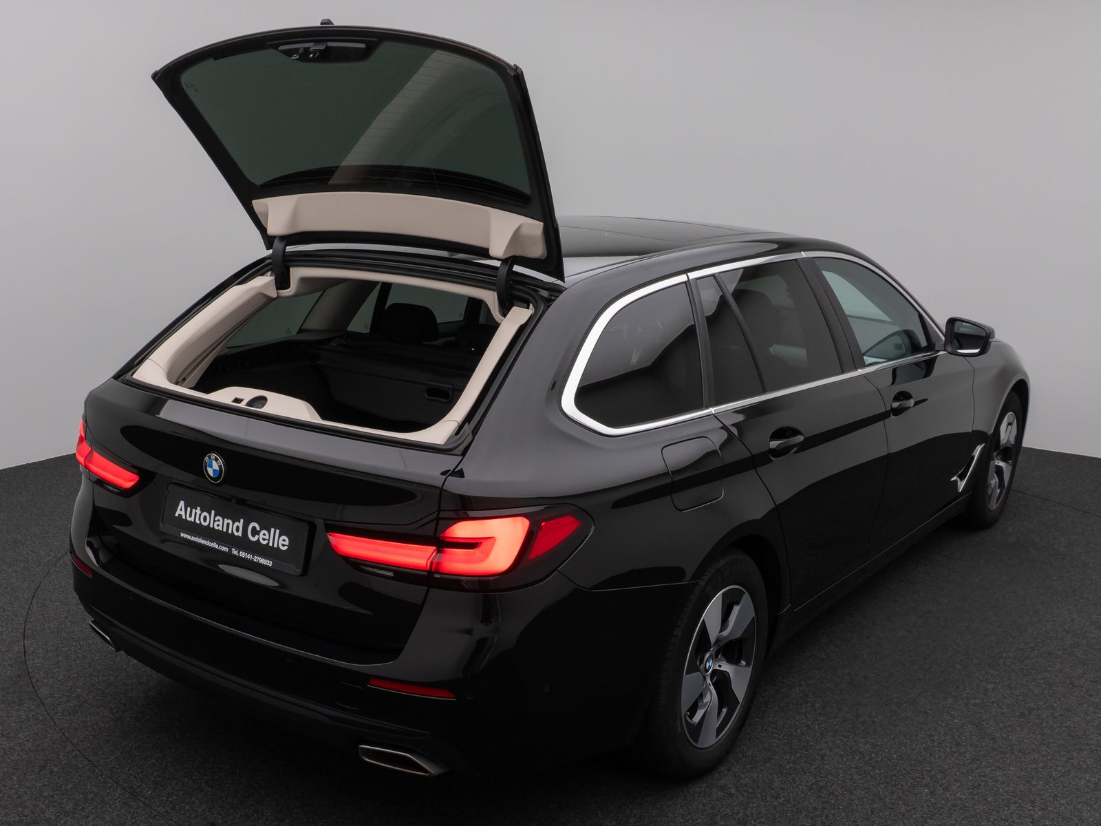 Fahrzeugabbildung BMW 520d Kamera DAB H/K Alarm DisKey Panorama MSport