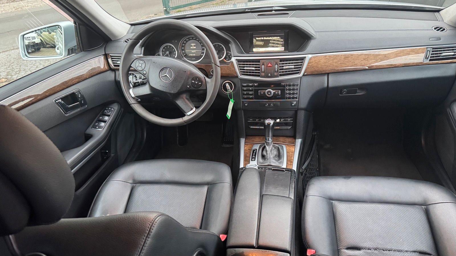 Mercedes-Benz E220 2010 — photo 12
