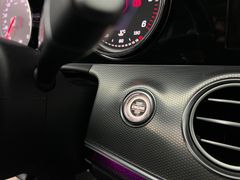 MERCEDES-BENZ E 350d / 4x4 / 1.HAND/ PANO / GARANTIE / LED / MERCEDES-BENZ E 350d / 4x4 / 1.HAND/ PANO / GARANTIE / LED /