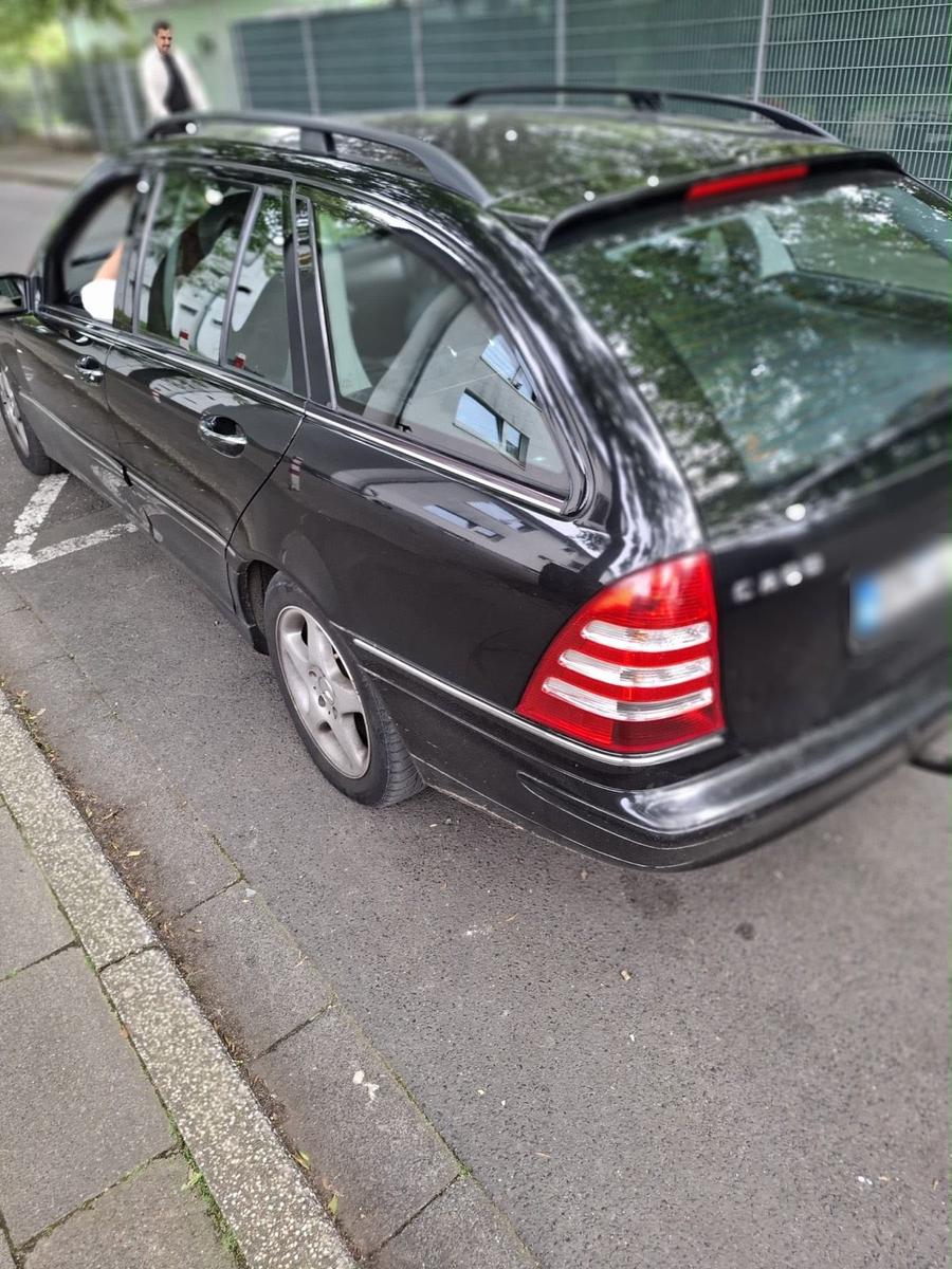 Mercedes-Benz C200 2006 — rear view