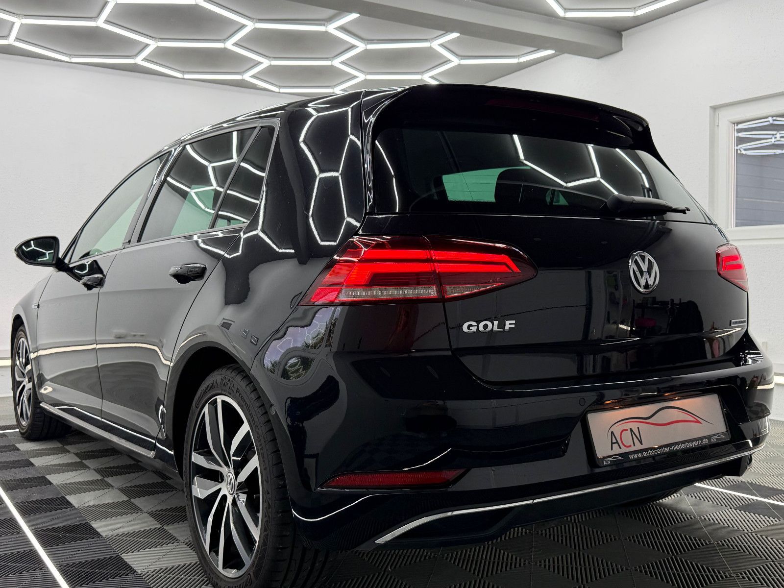 Fahrzeugabbildung Volkswagen Golf VII Lim. IQ.DRIVE BlueMotion/CAR PLAY/ACC