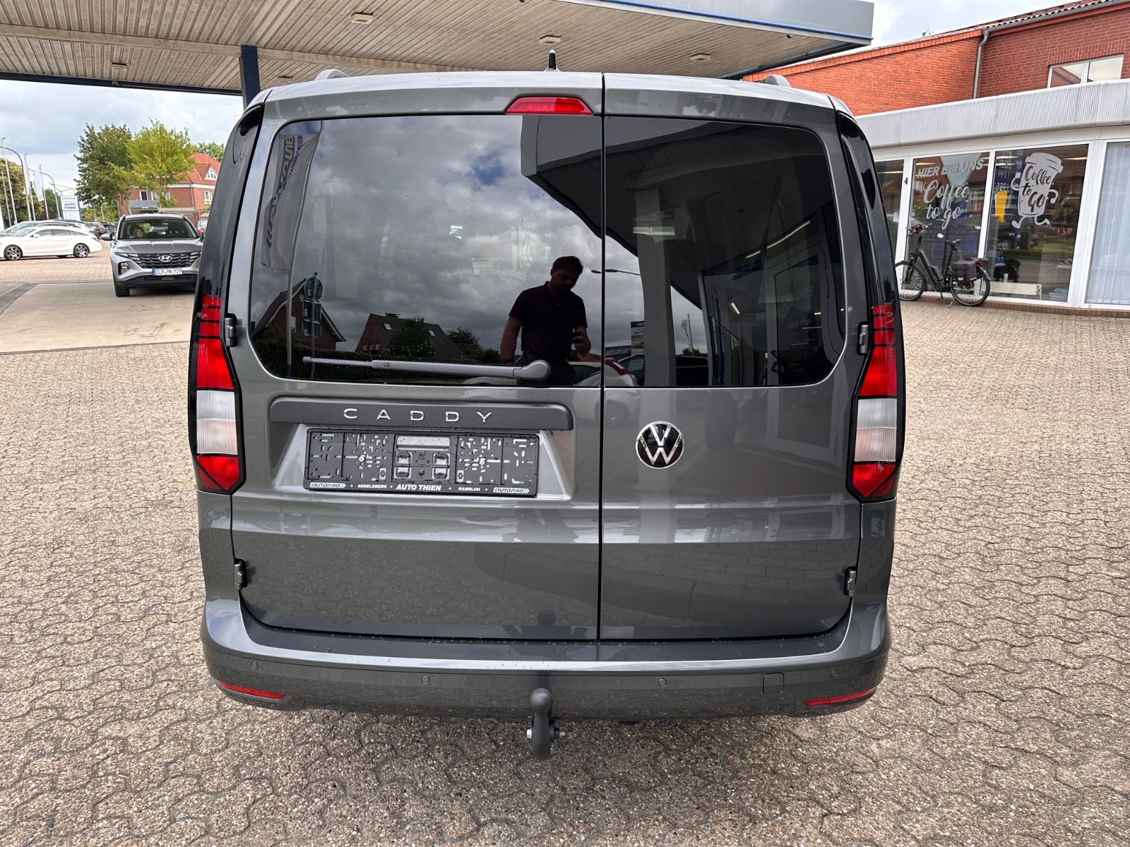 Fahrzeugabbildung Volkswagen Caddy Maxi Kombi 1.5 TSI Life DSG AHK/ACC/APP