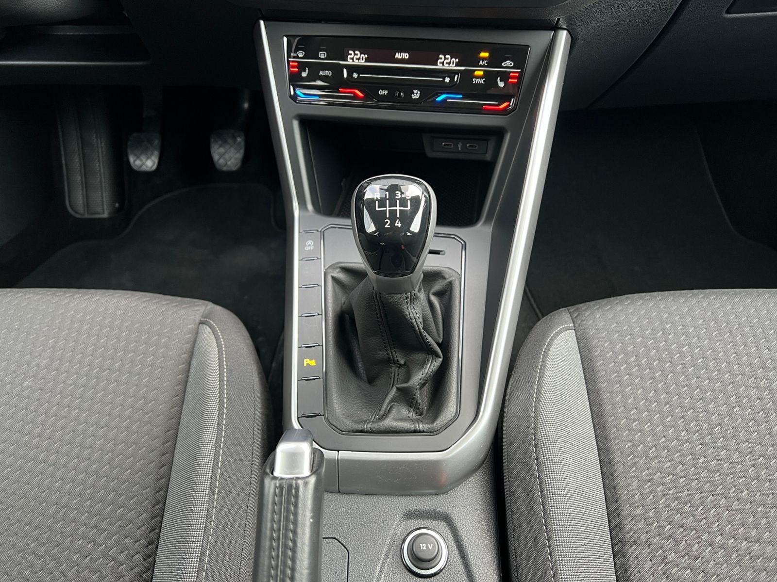 Fahrzeugabbildung Volkswagen Taigo 1.0 TSI Life *Rückfahrkamera, Einparkhilfe