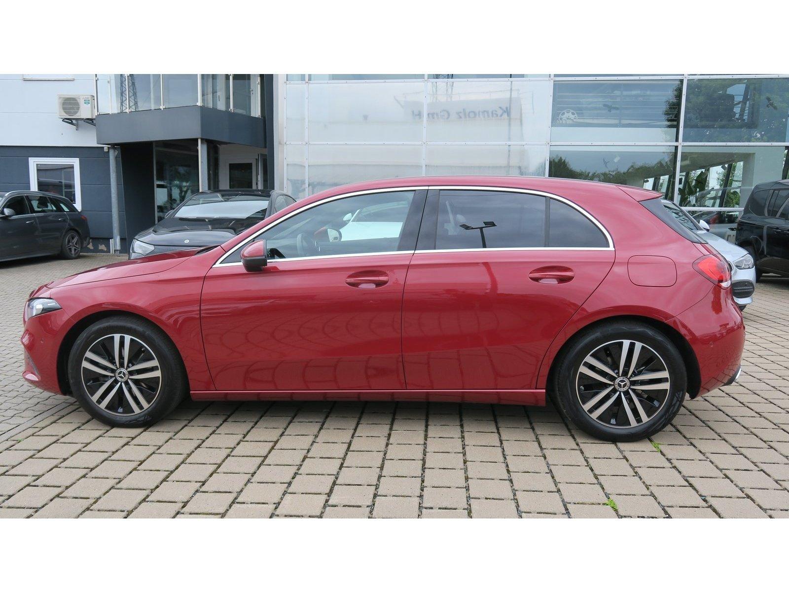 Mercedes-Benz A 160 Kompaktlimousine MBUX High End Paket HUD