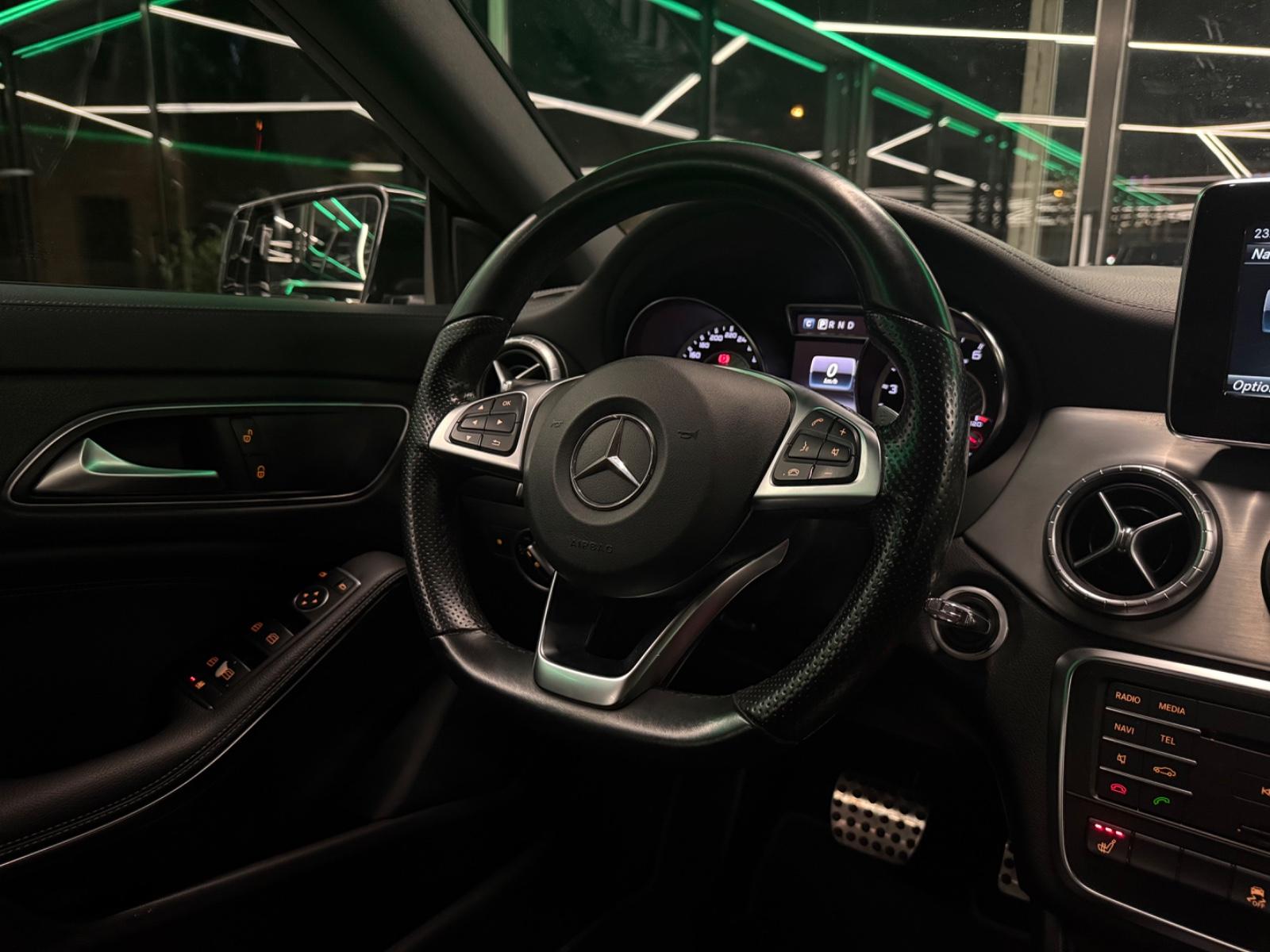 Mercedes-Benz CLA 45 AMG Shooting Brake 381 ch BVA 4Matic / Toit panoramique / Caméra de recul / Cuir / Bi-Xénon