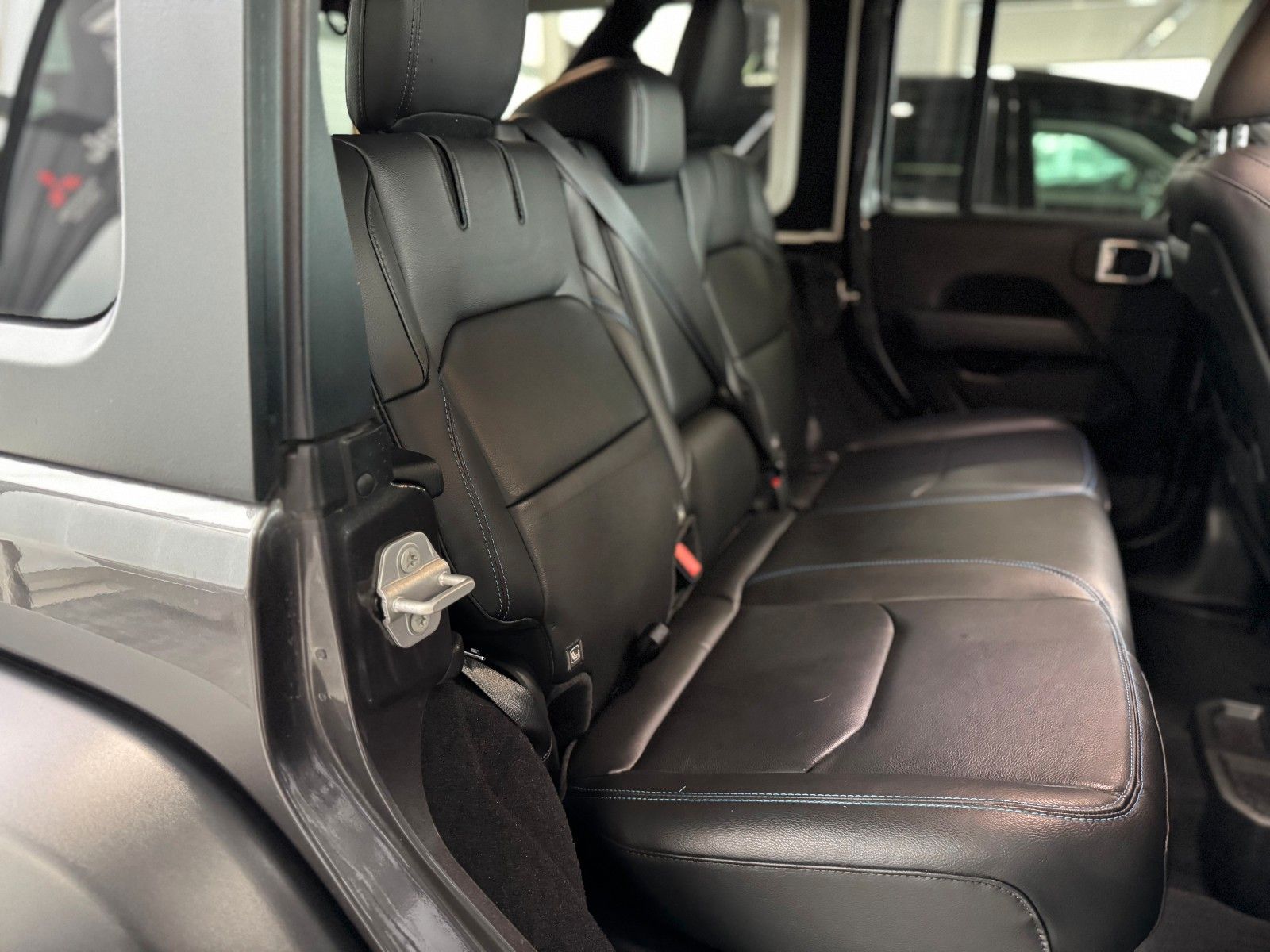 Fahrzeugabbildung Jeep Wrangler Unlimited 2.0 4xe Rubicon "DUAL-TOP"