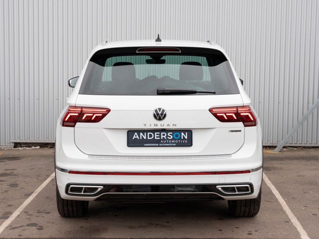 Fahrzeugabbildung Volkswagen TIGUAN 2.0 TDI R-LINE 4M MATRIX KAM DCC AHK