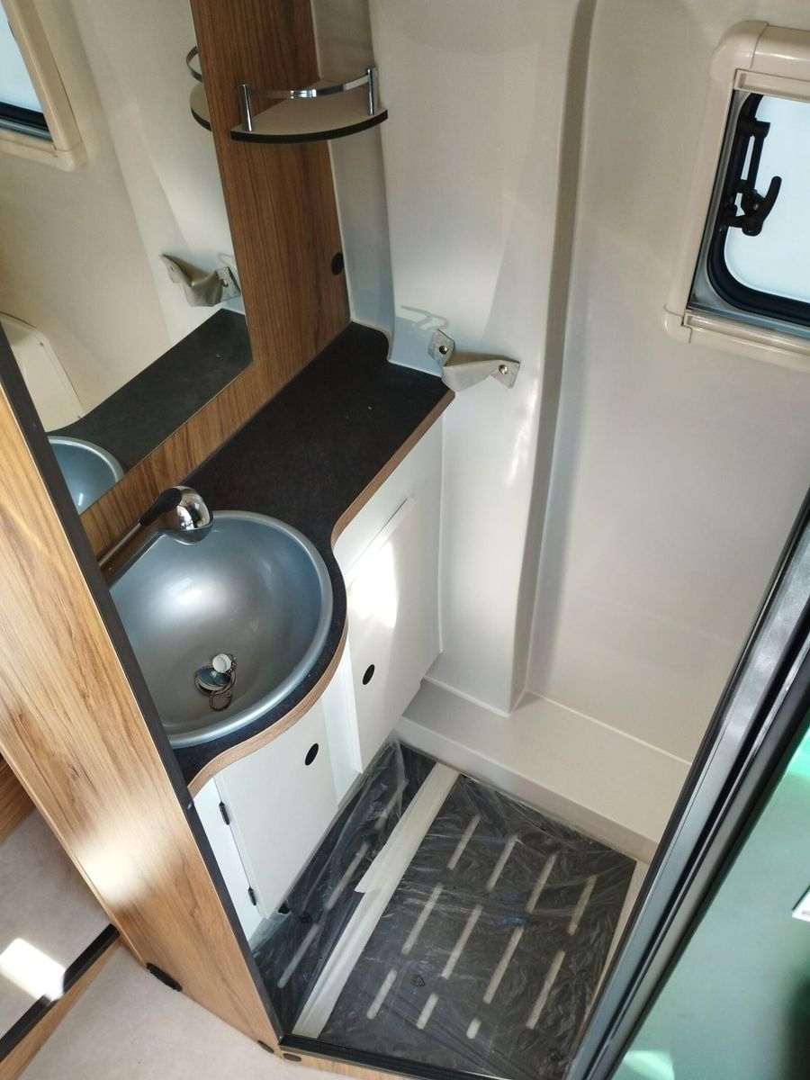 Fahrzeugabbildung Karmann Dexter DE 600 Markise, Captain-Chair-Sitze