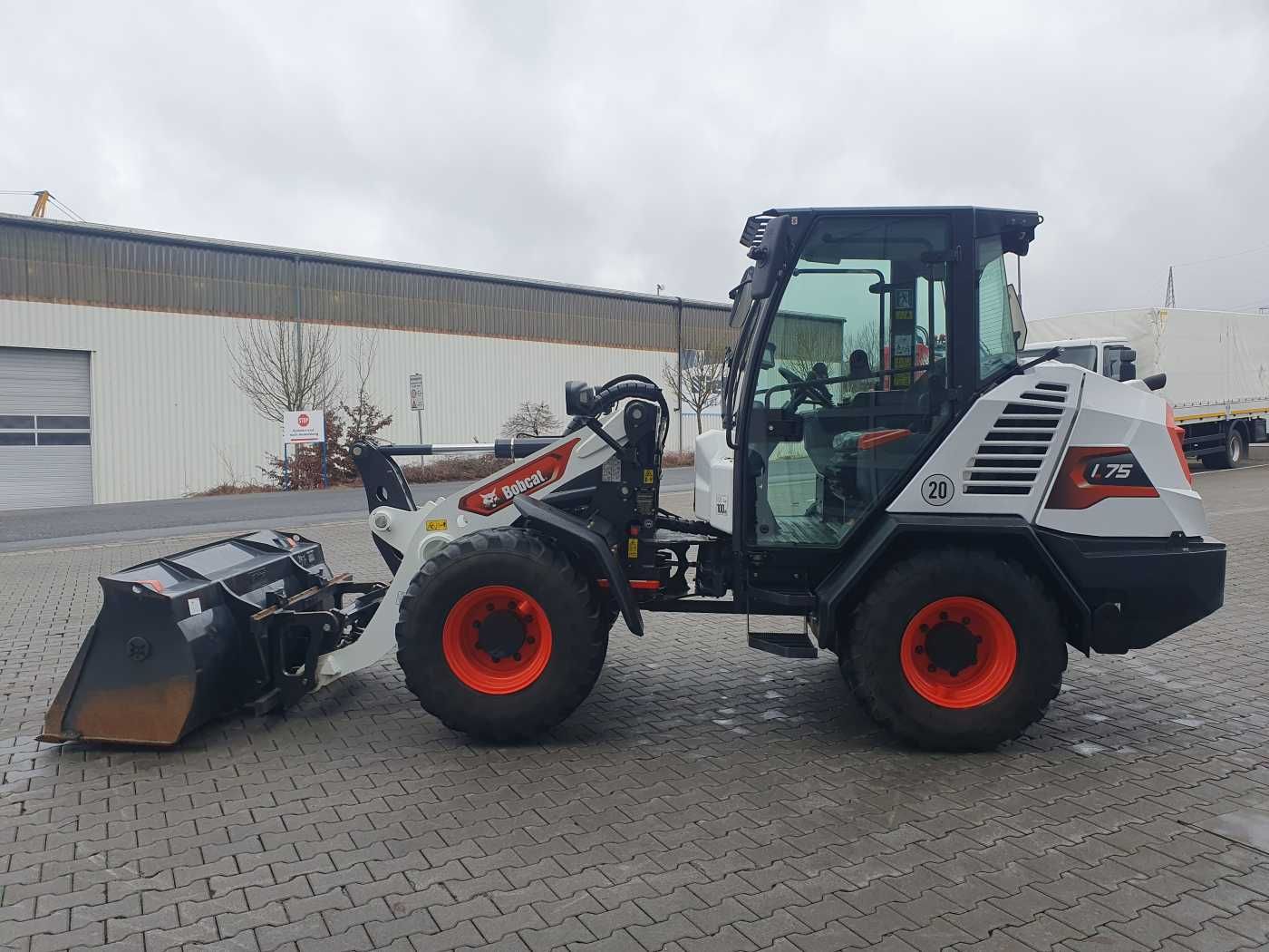 Fahrzeugabbildung Bobcat L75 / Palettengabel & Schaufel / nur 163h!