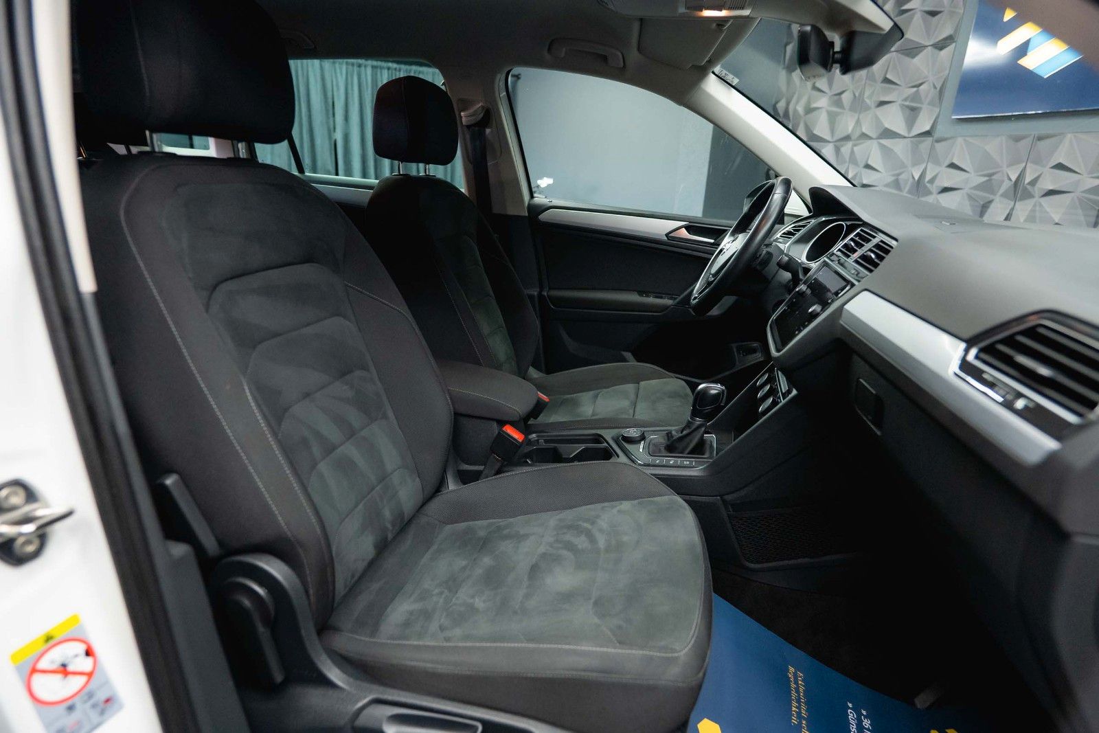 Fahrzeugabbildung Volkswagen Tiguan Comfortline R-Line+ 4Motion *LED*ACC*DAB*