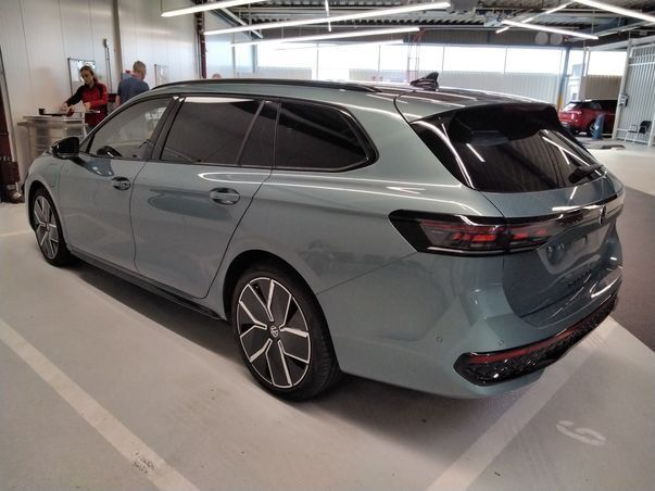 Passat Variant 1.5 eTSI DSG R-LINE IQ.LIGHT+AHK+