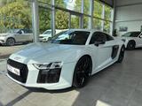 Audi R8 Coupe 5.2 FSI quattro/erst 20717/RAUTE - Audi R8 mit Benzin-Antrieb: Sportwagen