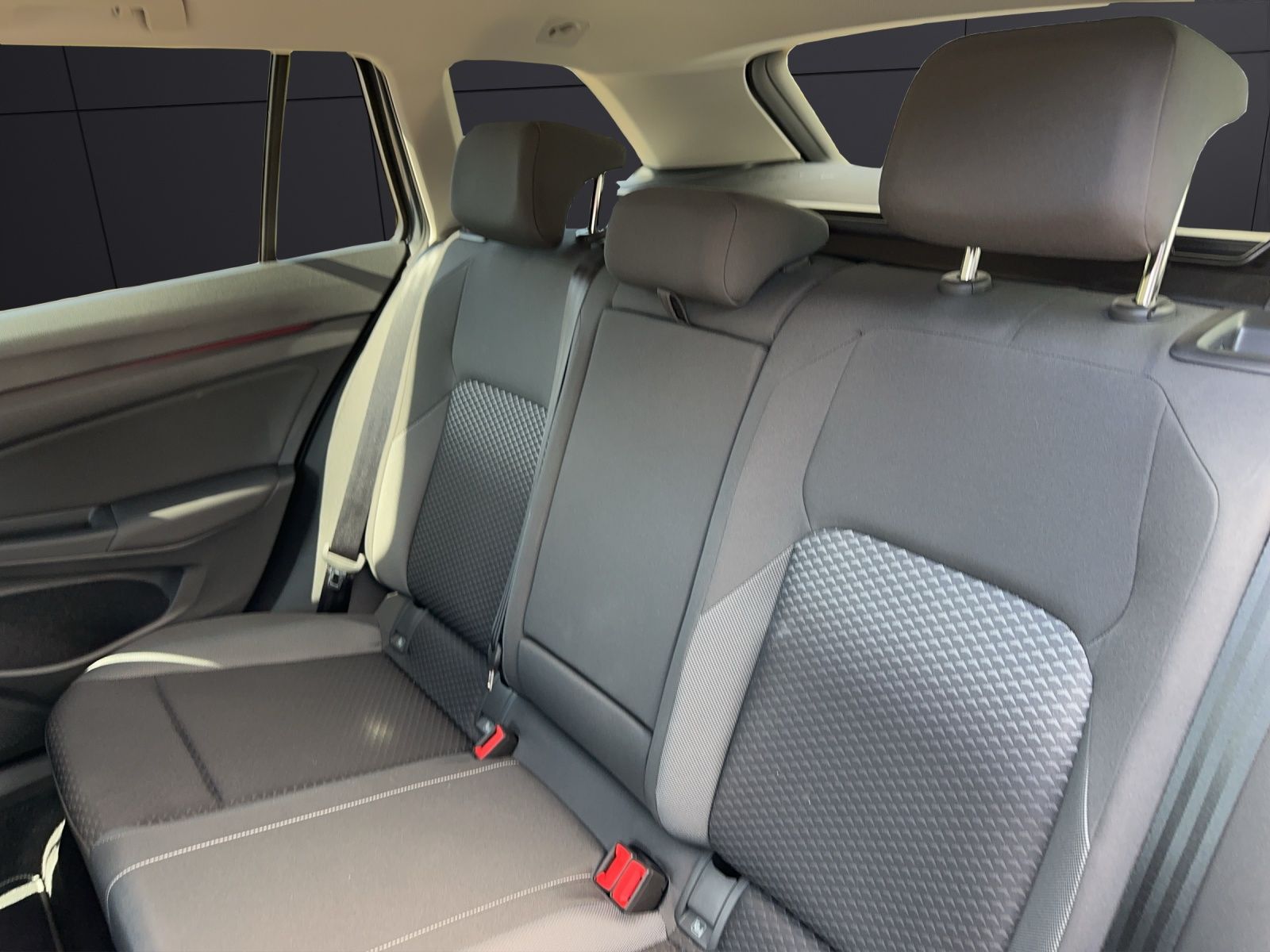 Fahrzeugabbildung Volkswagen Golf VIII Variant eTSI Active DSG NAVI LED AppCo