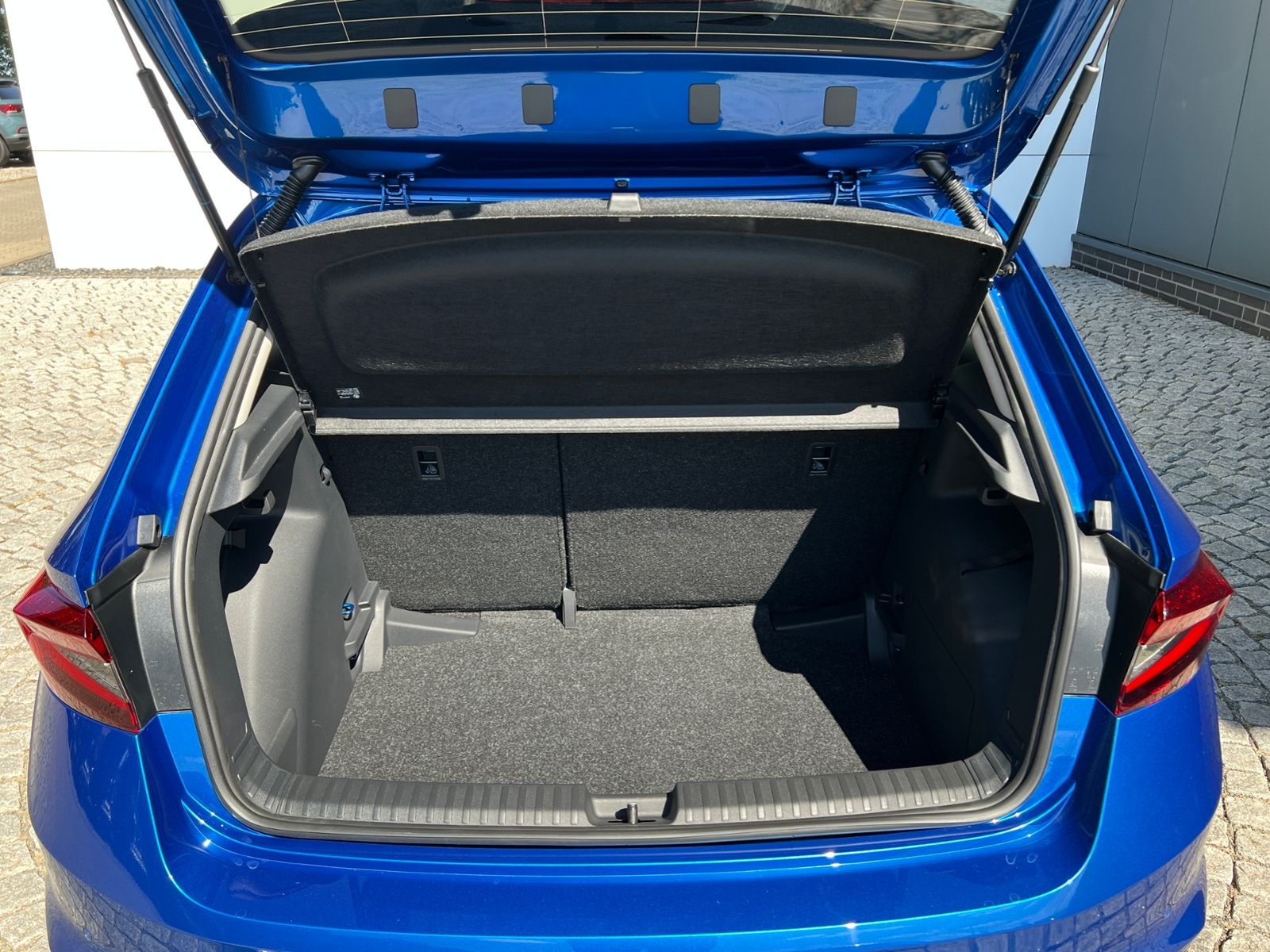 Fahrzeugabbildung SKODA Fabia Tour 1.0 TSI *Winter-Paket,KESSY,Einparkhi