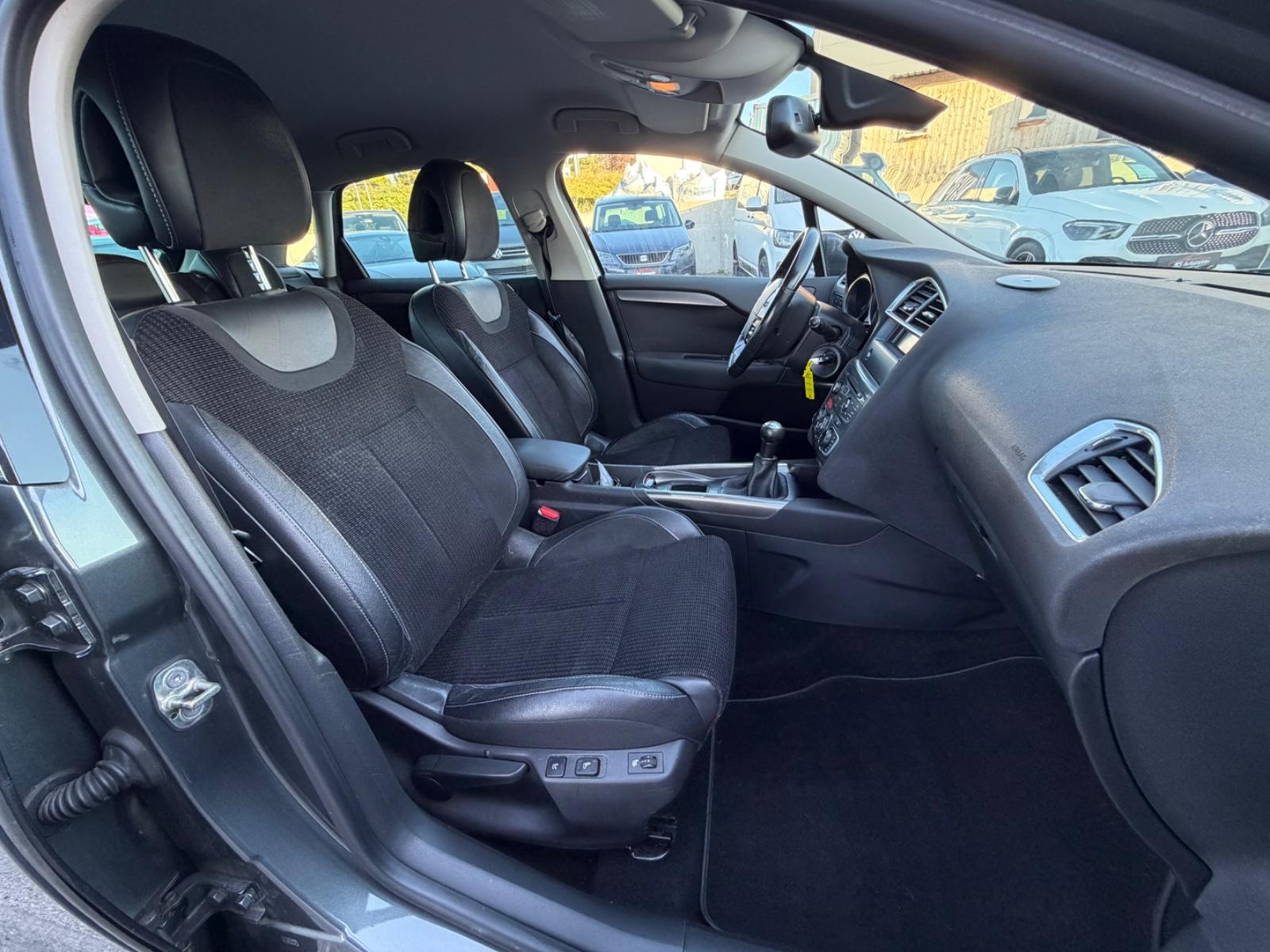 Citroën C4 Lim. Exclusive_KlimAut_TotWinkel_Sitzhz_Tempo