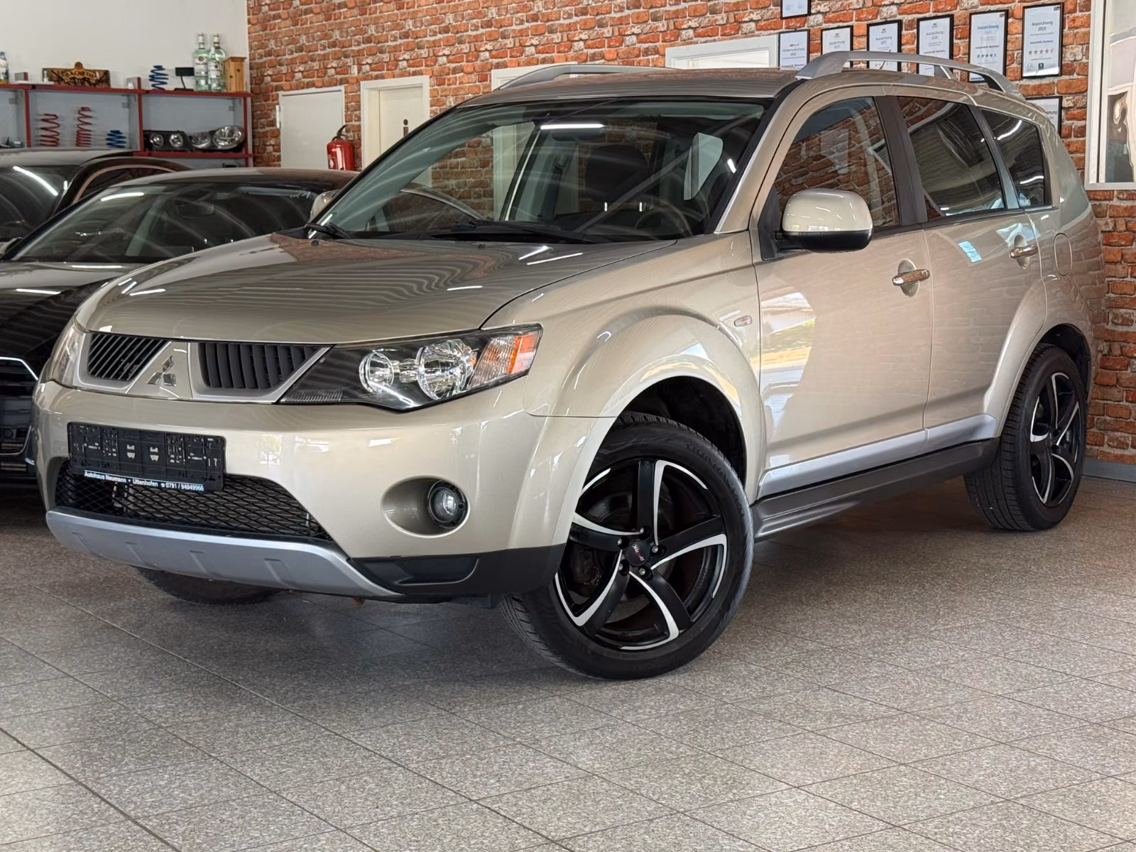 Mitsubishi Outlander 2.4-Allrad-Klima-7 Sitze-PDC-Tüv 07/28