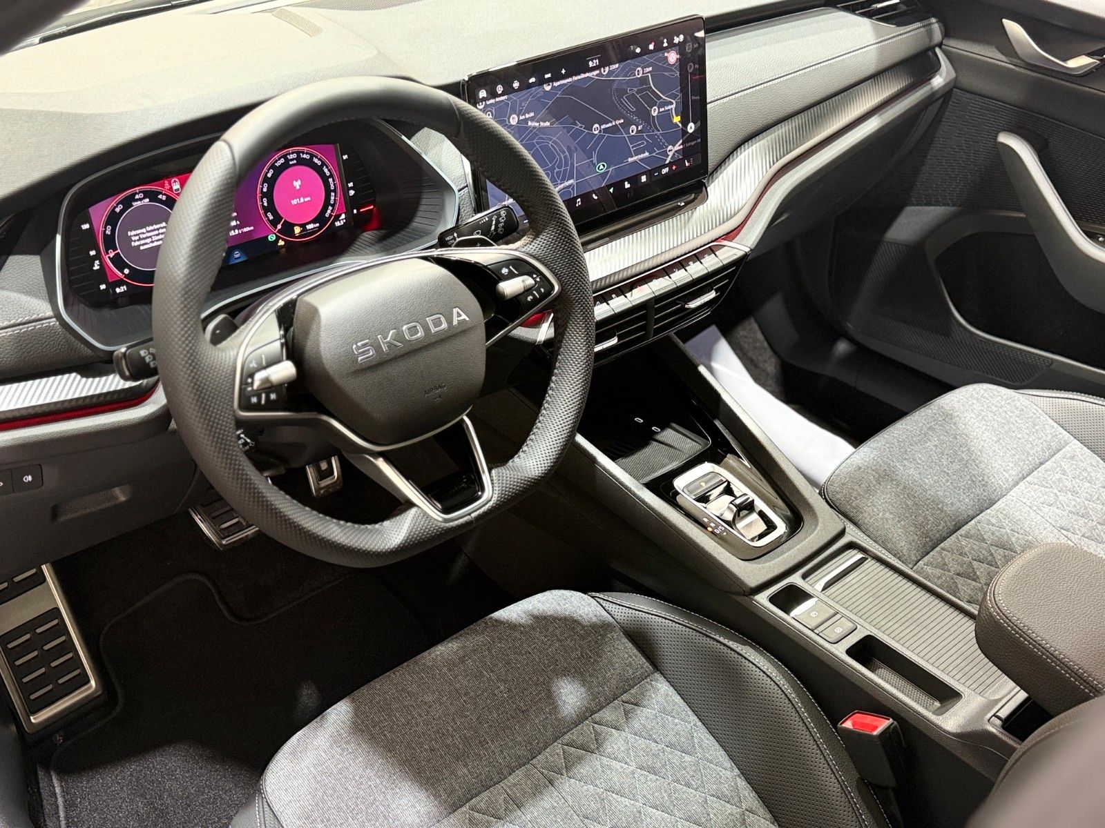 Fahrzeugabbildung SKODA Octavia Combi 2.0 TDI Sportline Infot. Paket