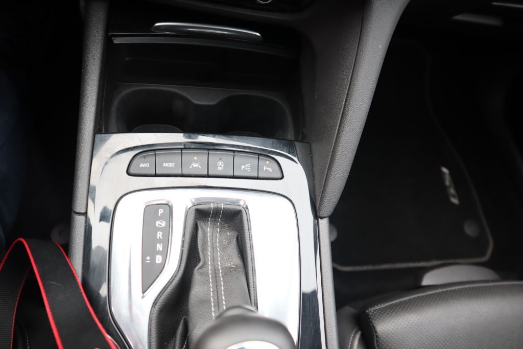 Fahrzeugabbildung Opel Insignia ST GSi 2.0 Turbo+Panorama+HUD+Leder+