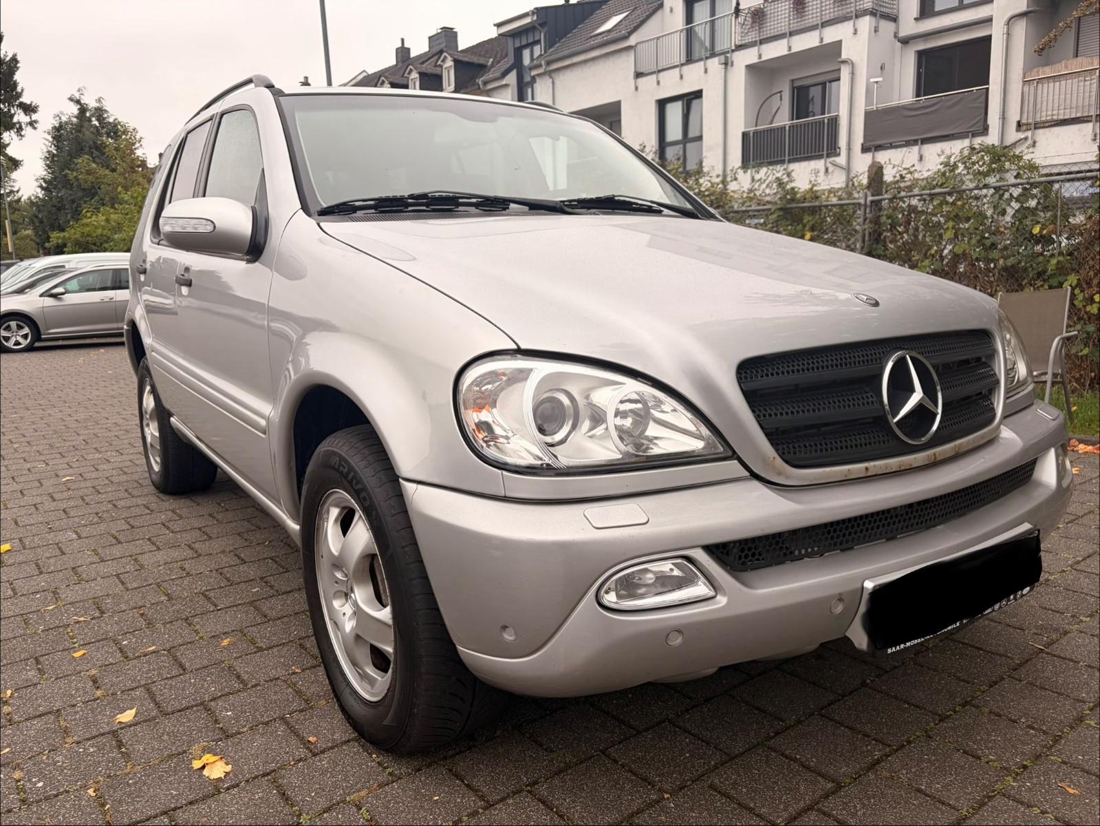 Mercedes-Benz ML270 2004 — салон