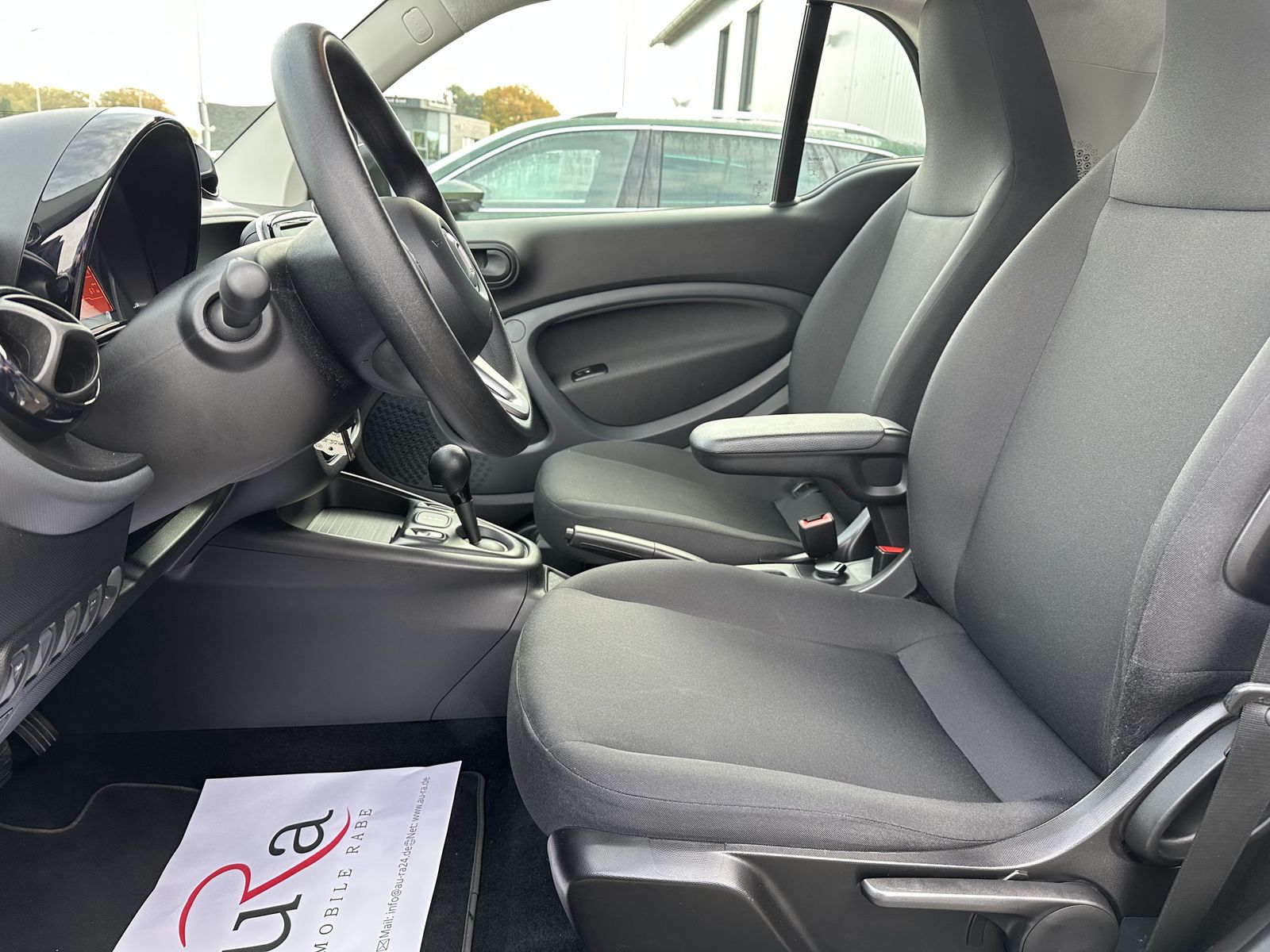 Fahrzeugabbildung Smart ForTwo EQ Coupé CARPLAY+TEMPOMAT+1HD+DAB-RADIO