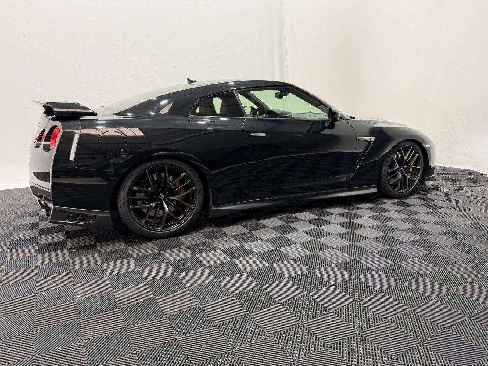 Fahrzeugabbildung Nissan GT-R Prestige Edition / S.heft Nissan Brömmler