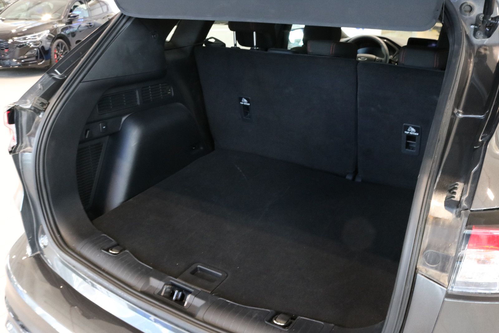 Fahrzeugabbildung Ford Kuga ST-Line 1,5 110 KW 150 PS  Winterpaket 2