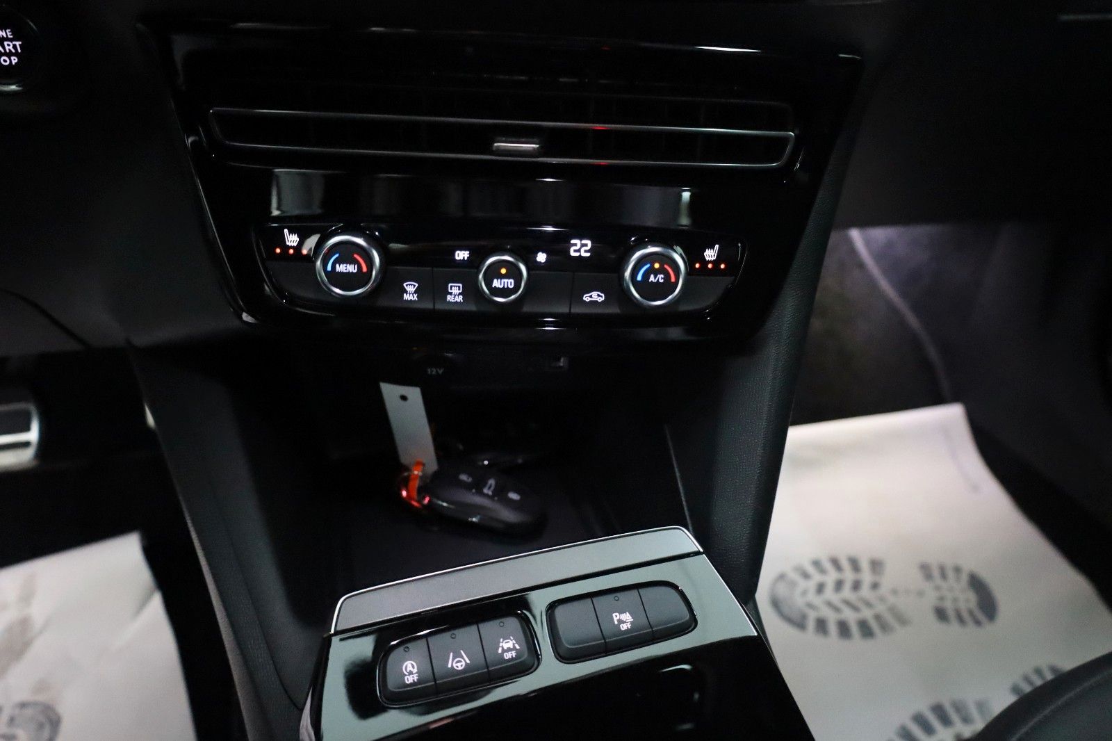 Fahrzeugabbildung Opel Mokka Ultimate T.Leder,Navi,LED,SR+WR,abn. AHK